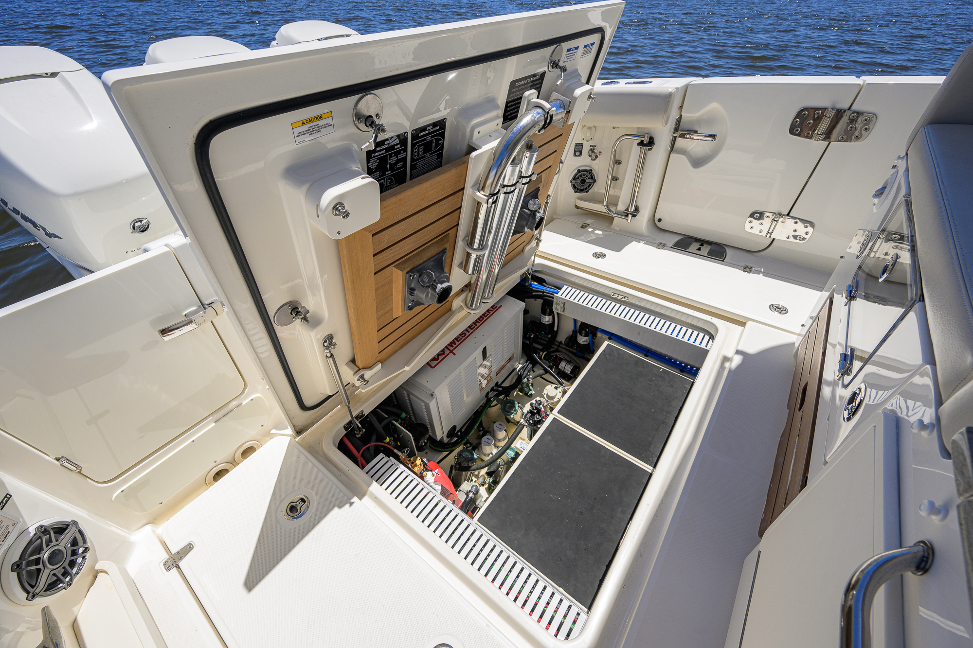 Derryn yacht photo 37
