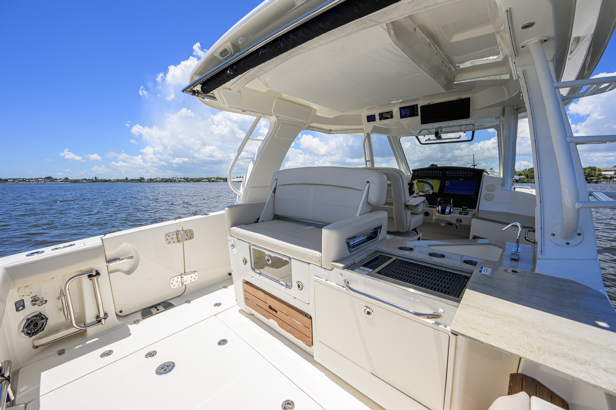 Derryn yacht photo 42