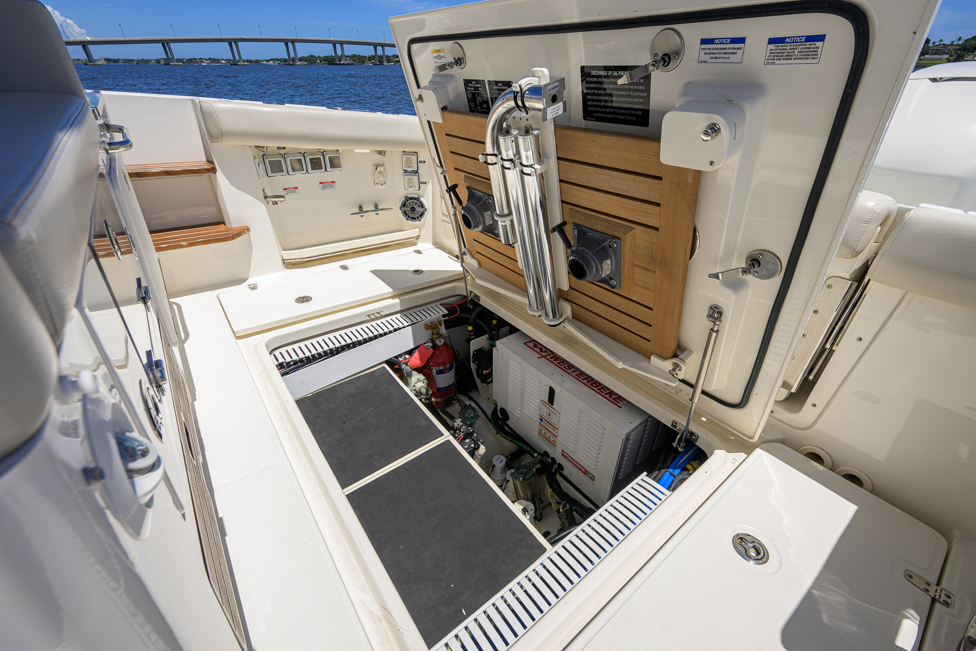 Derryn yacht photo 39