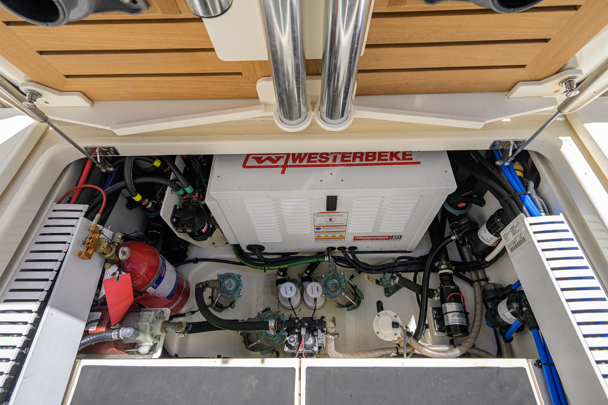 Derryn yacht photo 40