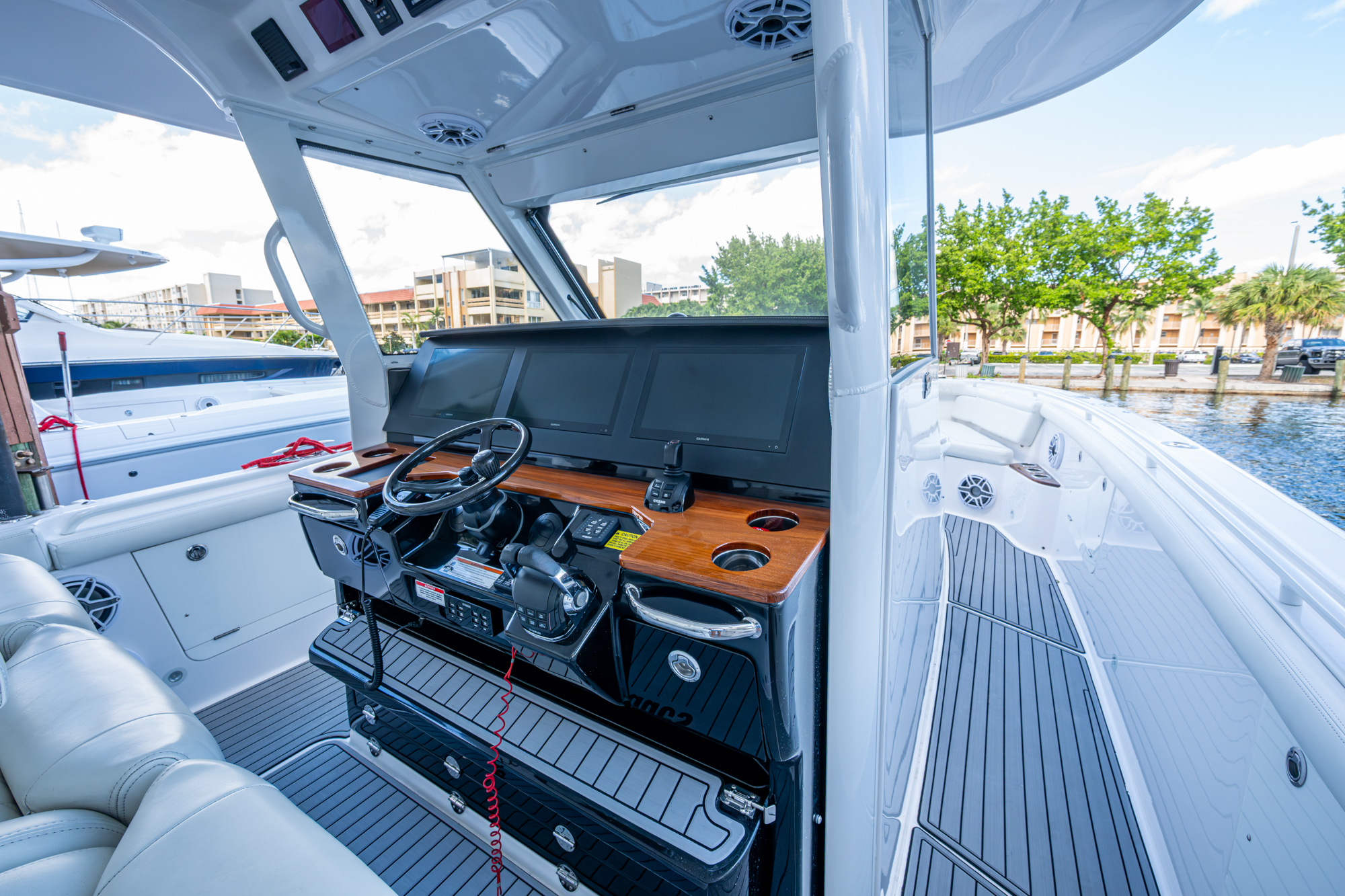 REELHot yacht photo 14