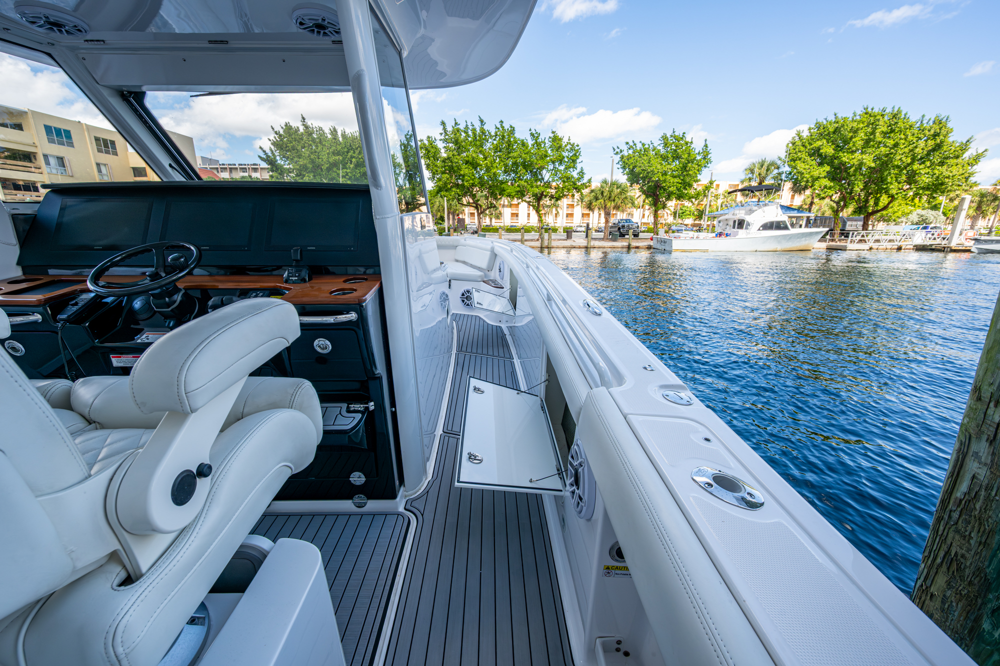 REELHot yacht photo 15