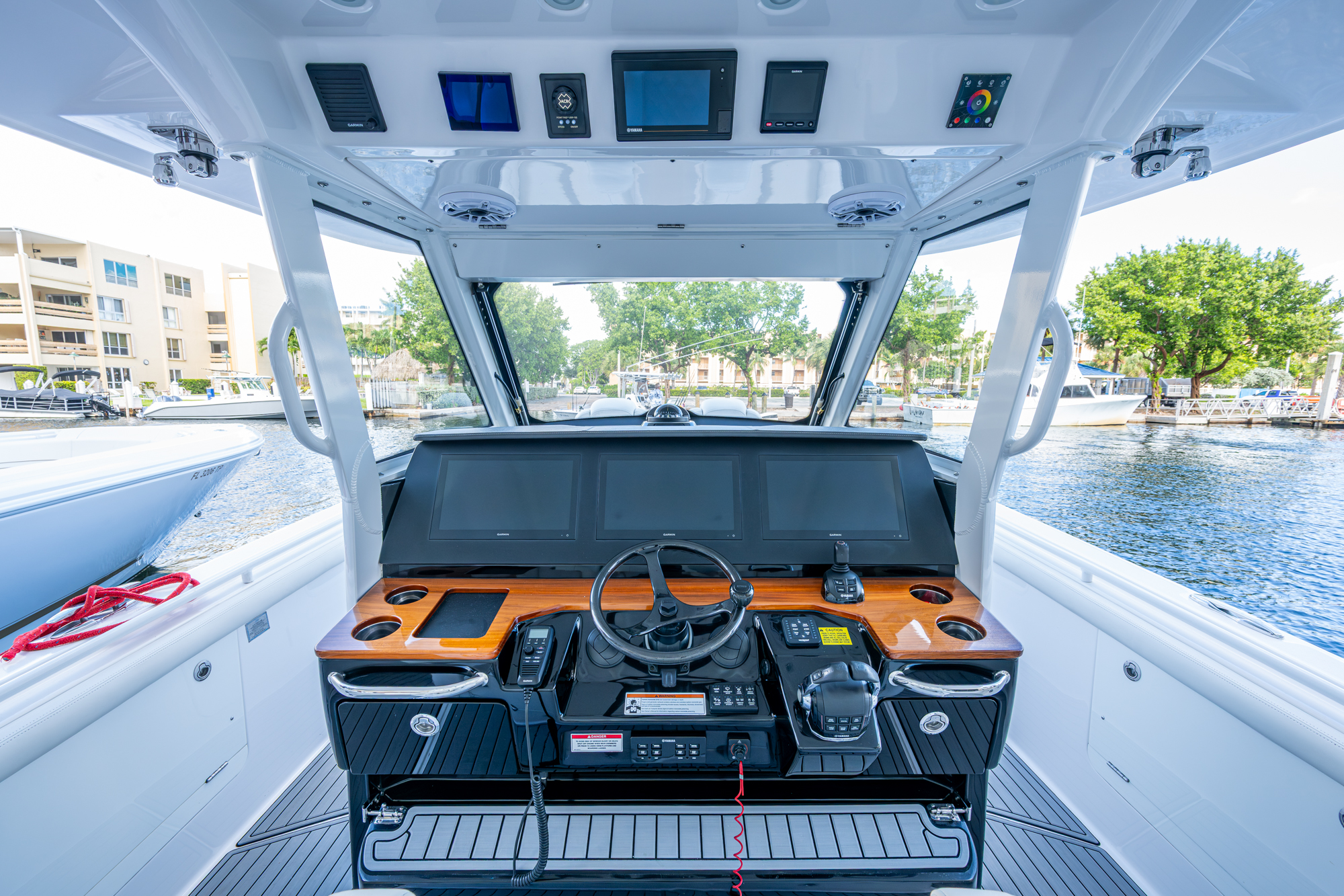 REELHot yacht photo 13