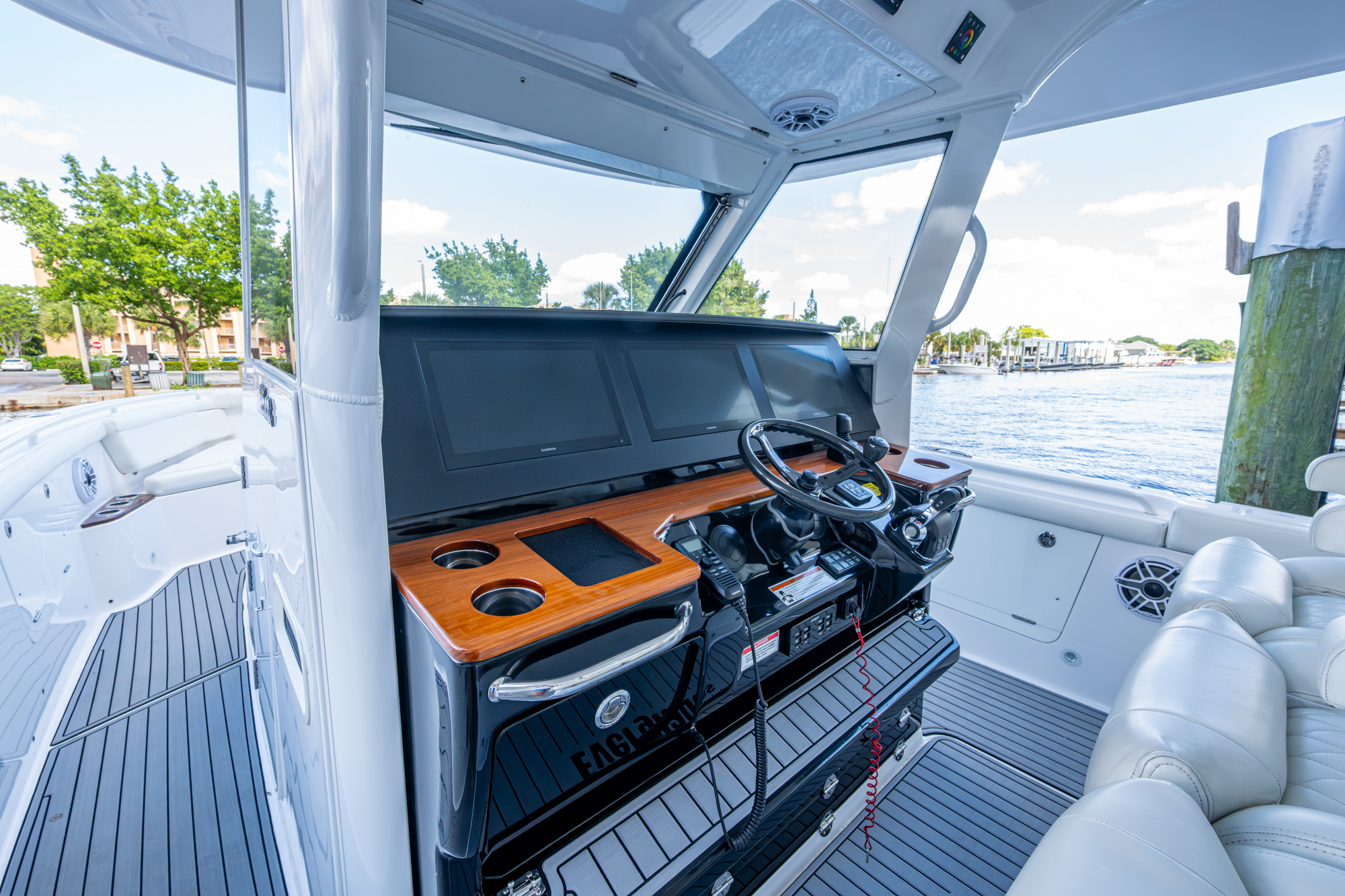 REELHot yacht photo 12