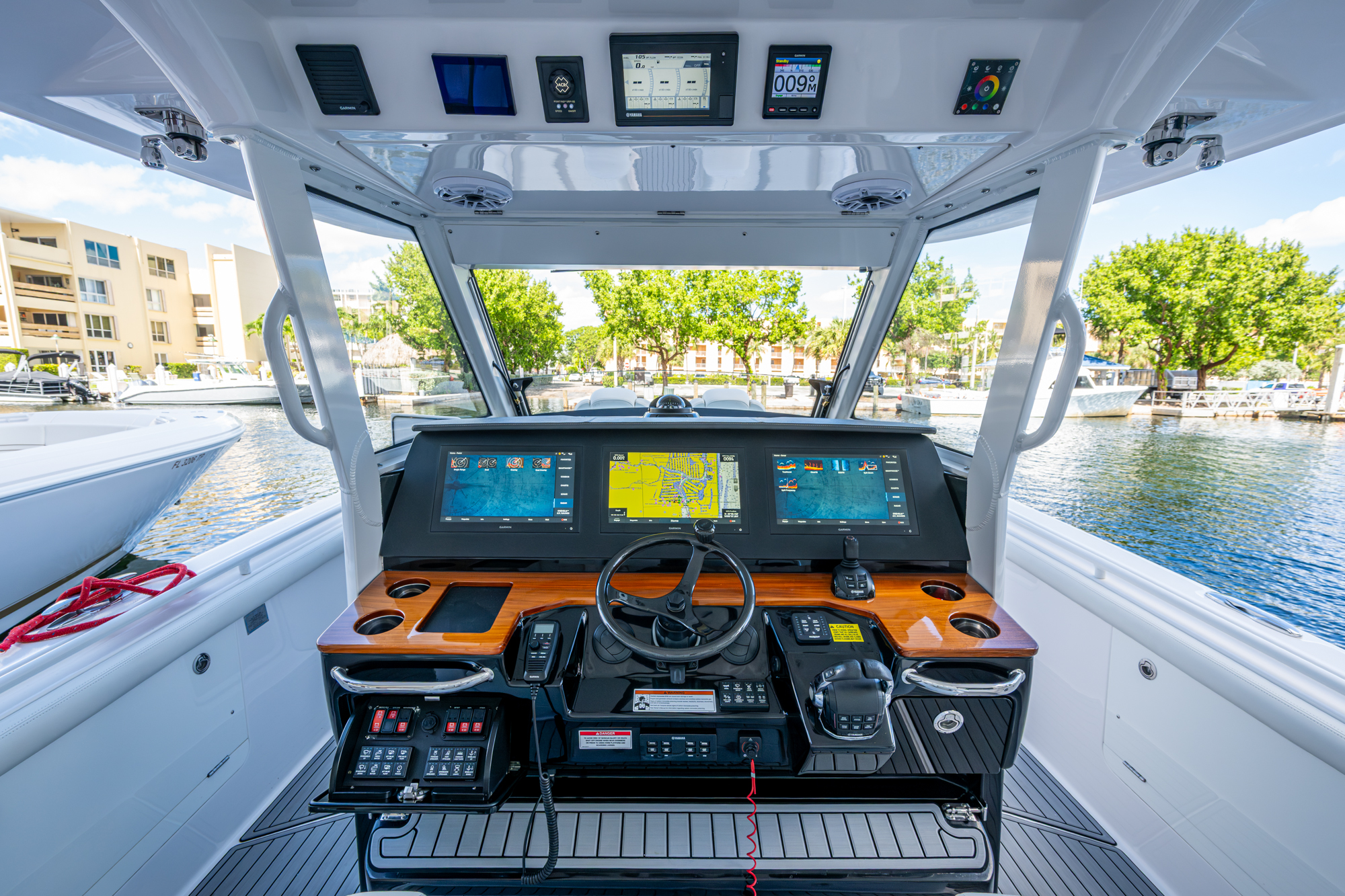 REELHot yacht photo 44