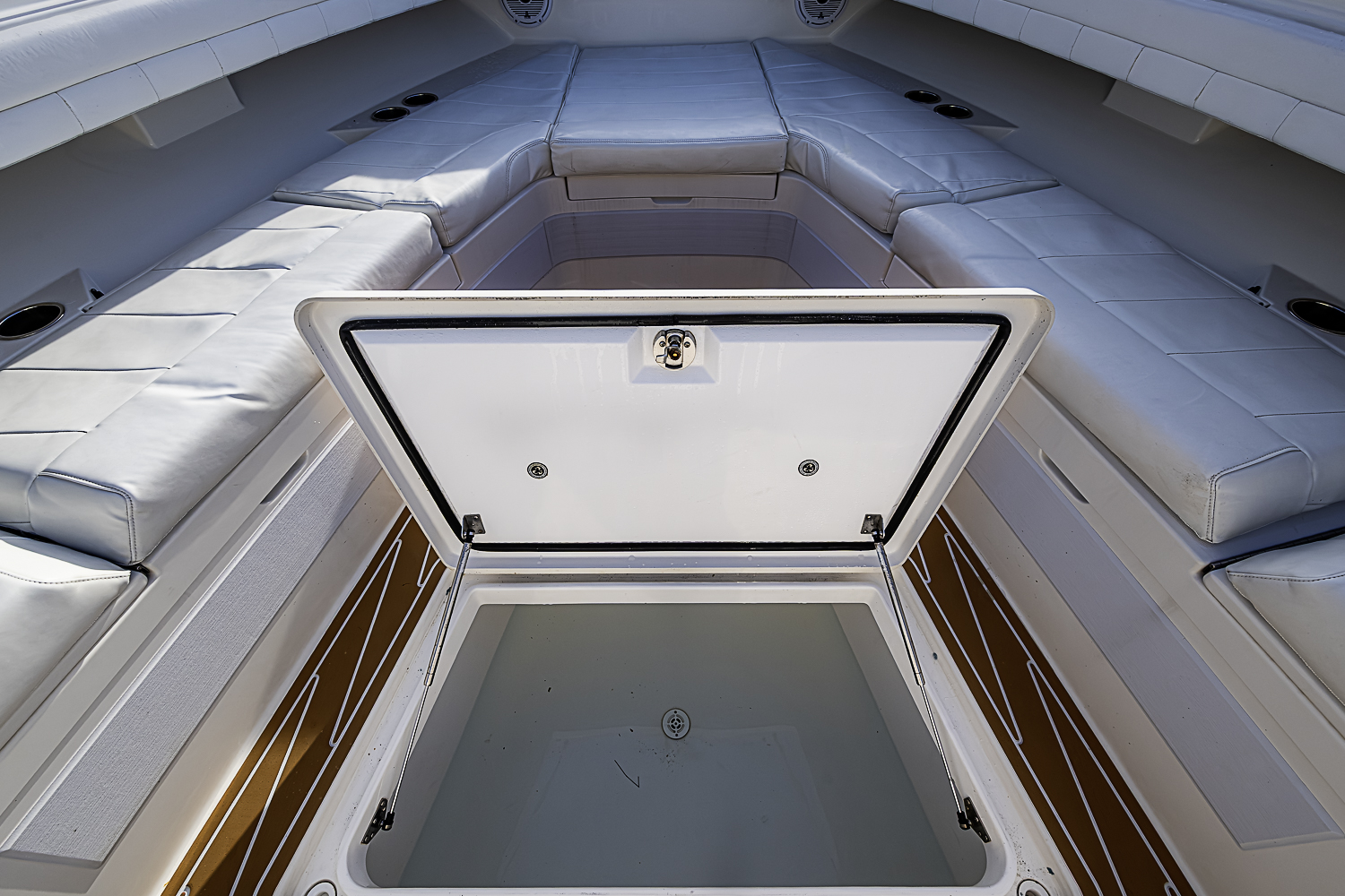 Regulator yacht photo 38
