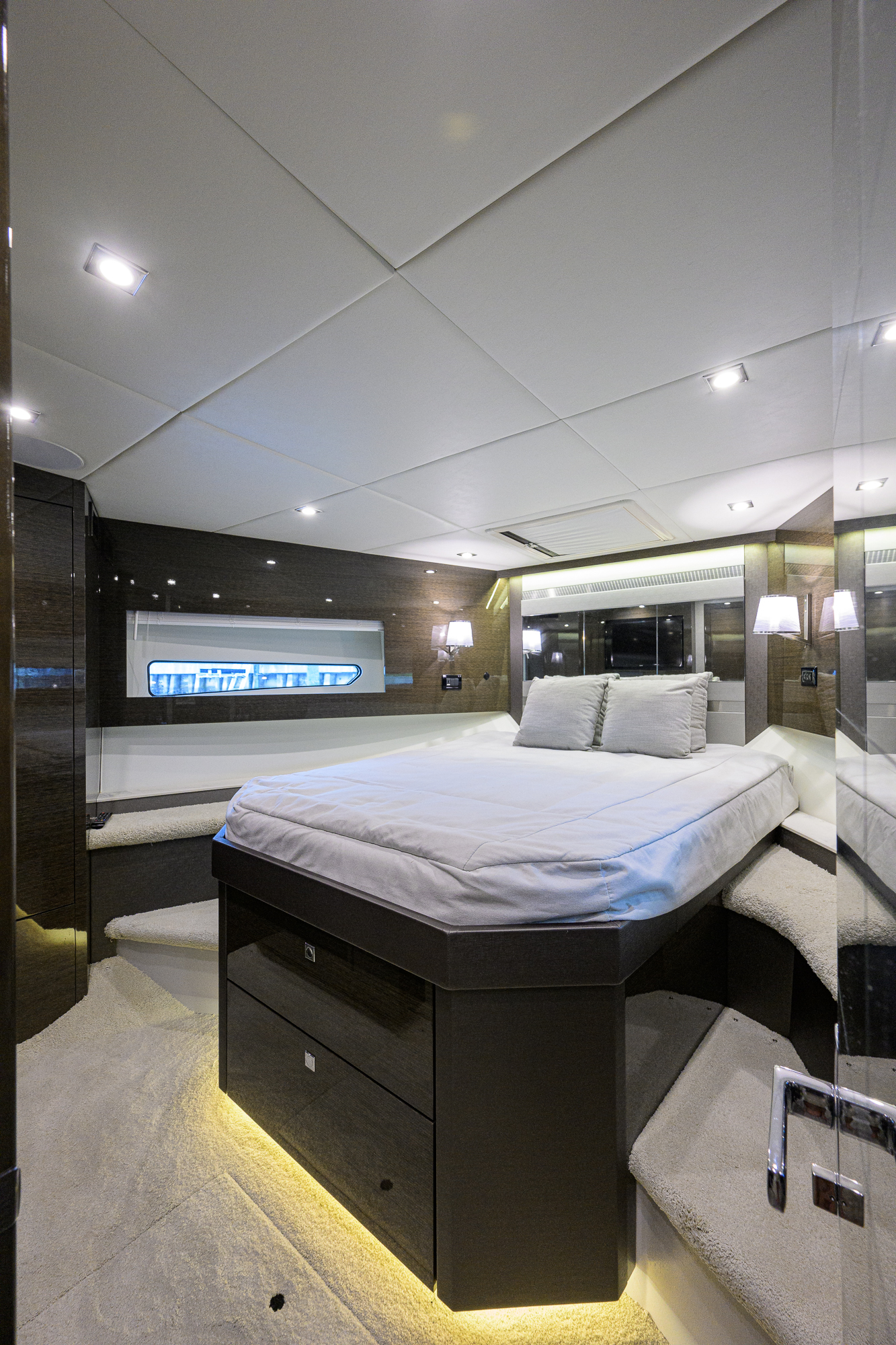 4th Quarter yacht photo 82
