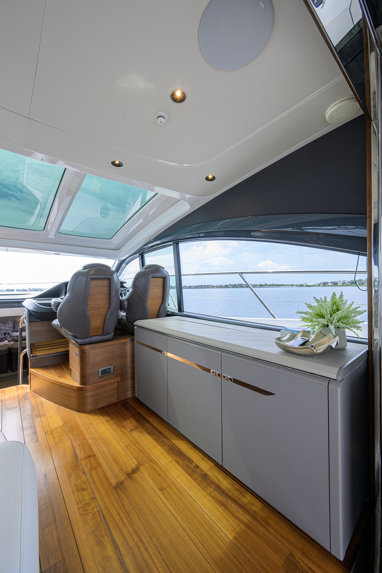 Crown yacht photo 81