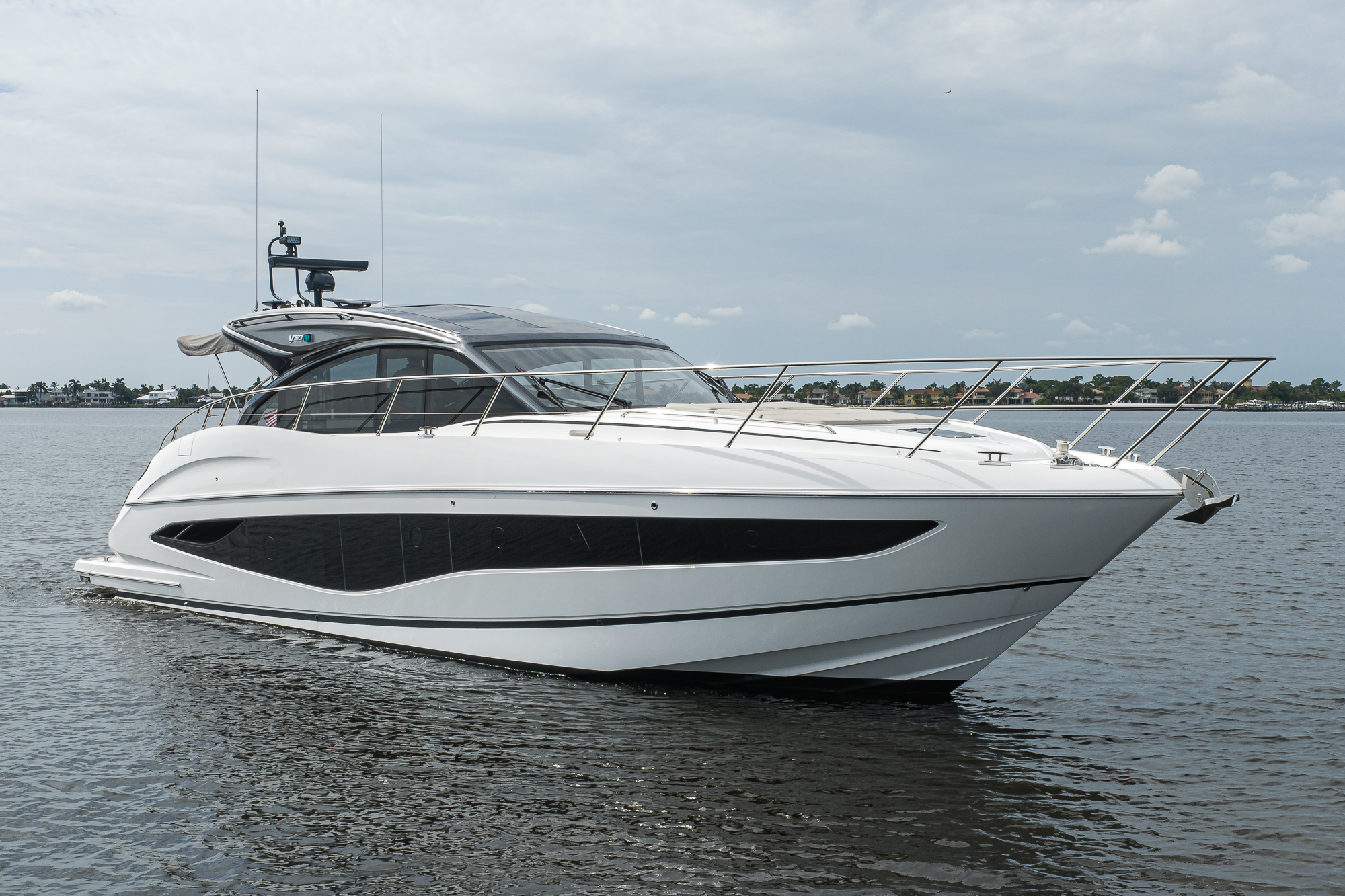Crown yacht photo 4