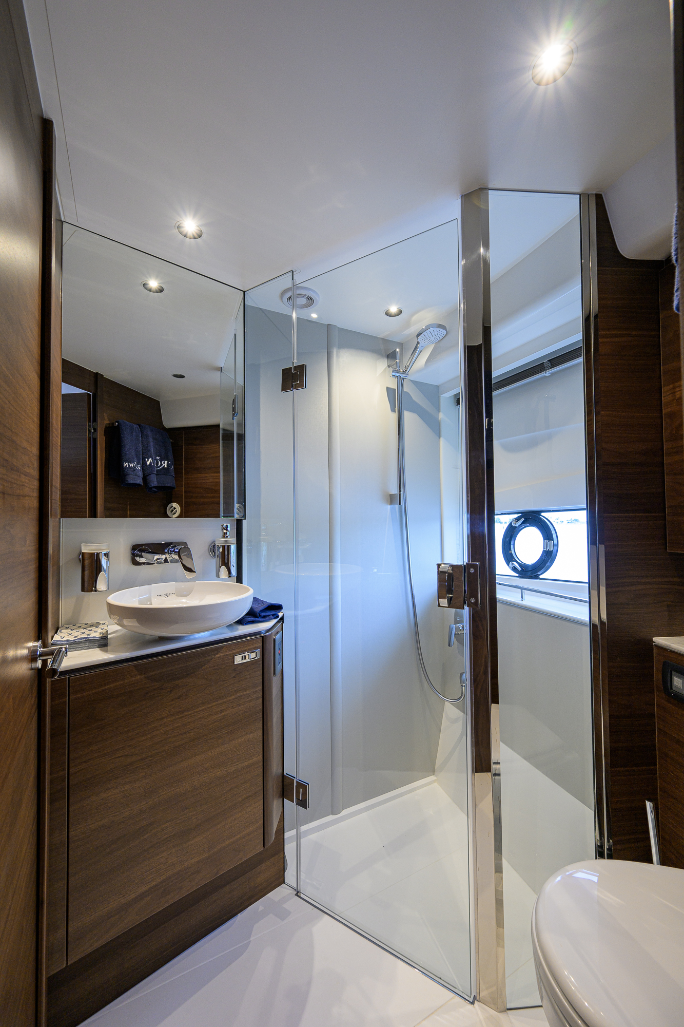 Crown yacht photo 113