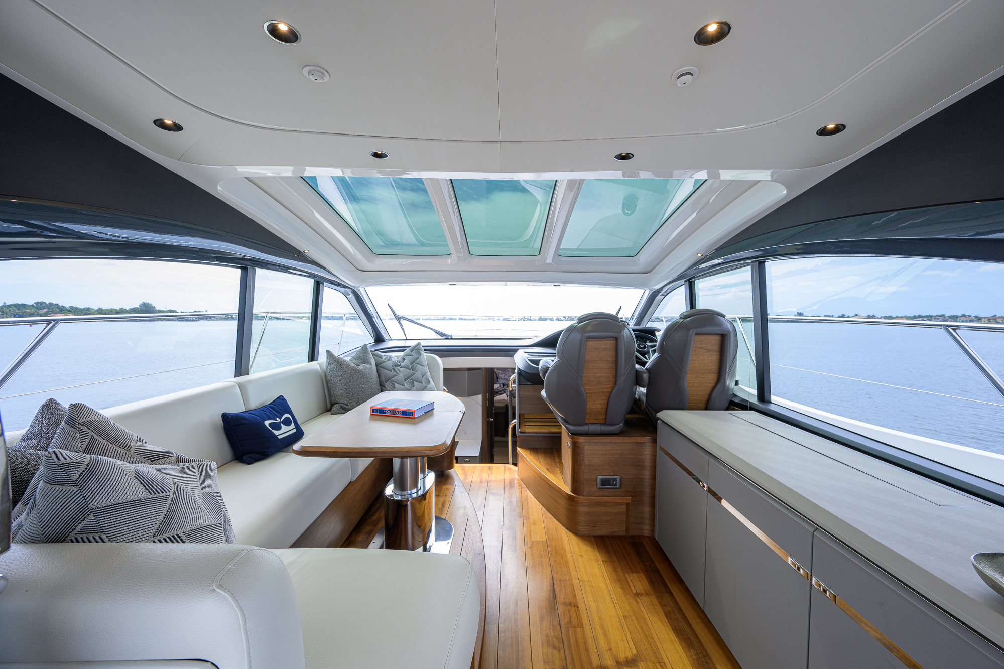 Crown yacht photo 80