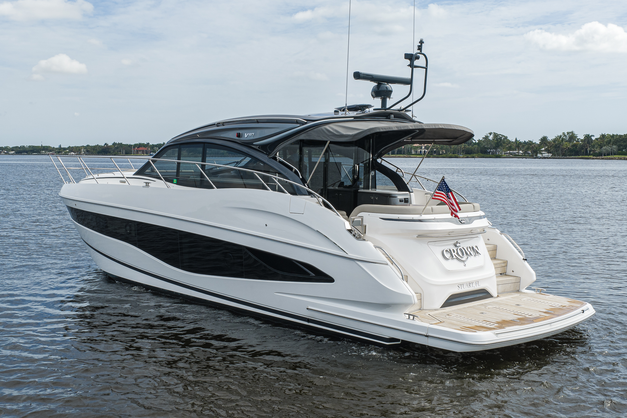 Crown yacht photo 10