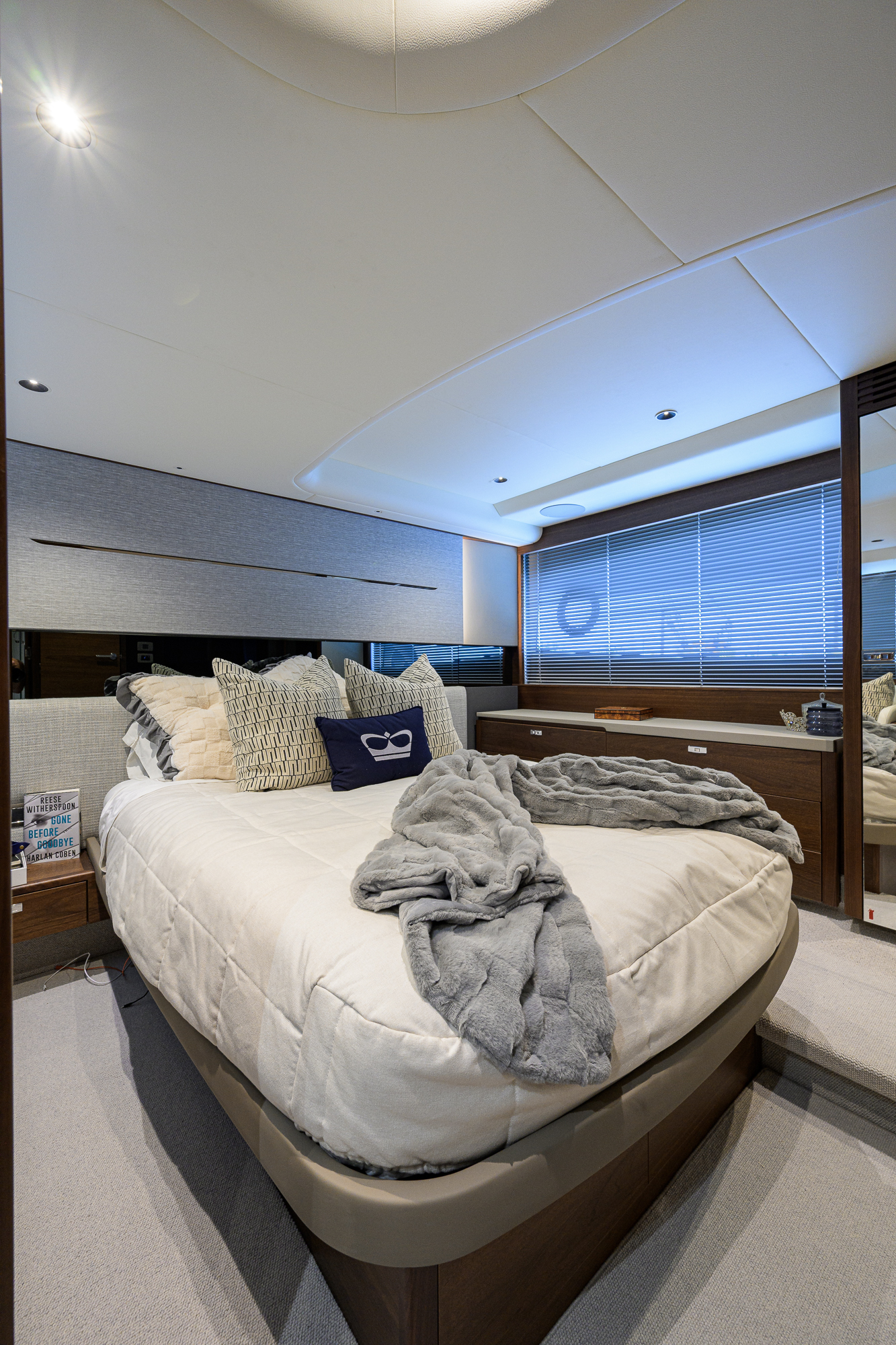 Crown yacht photo 119