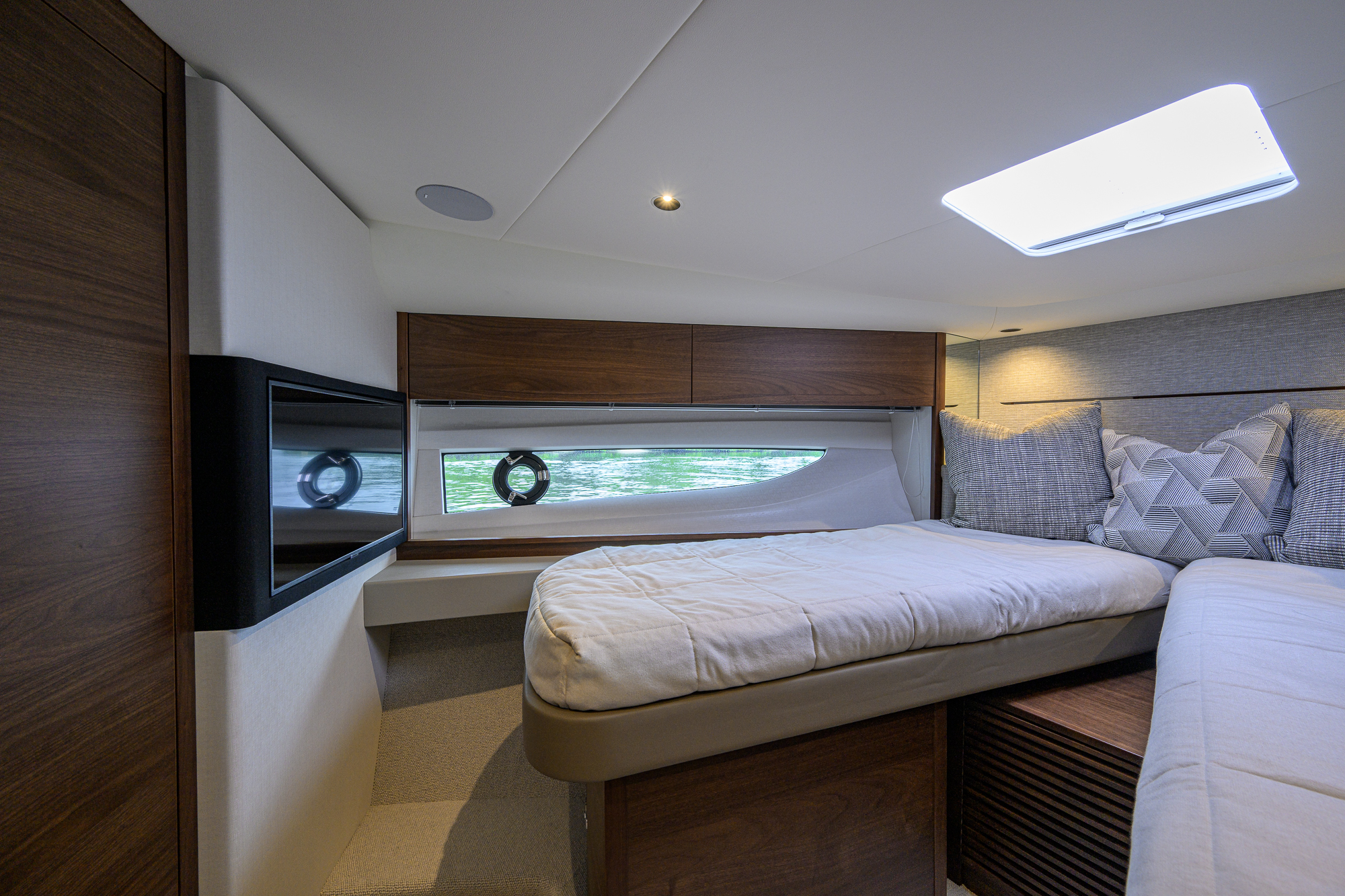 Crown yacht photo 112