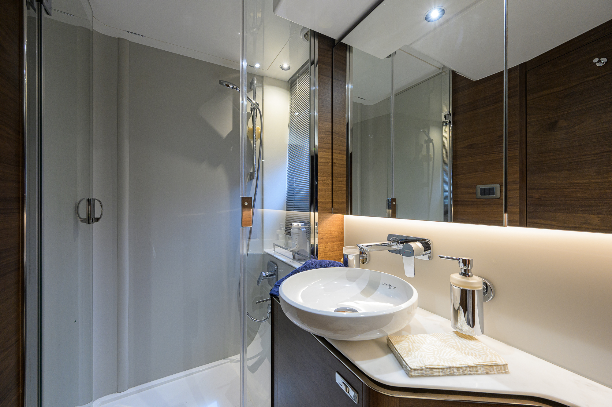 Crown yacht photo 128