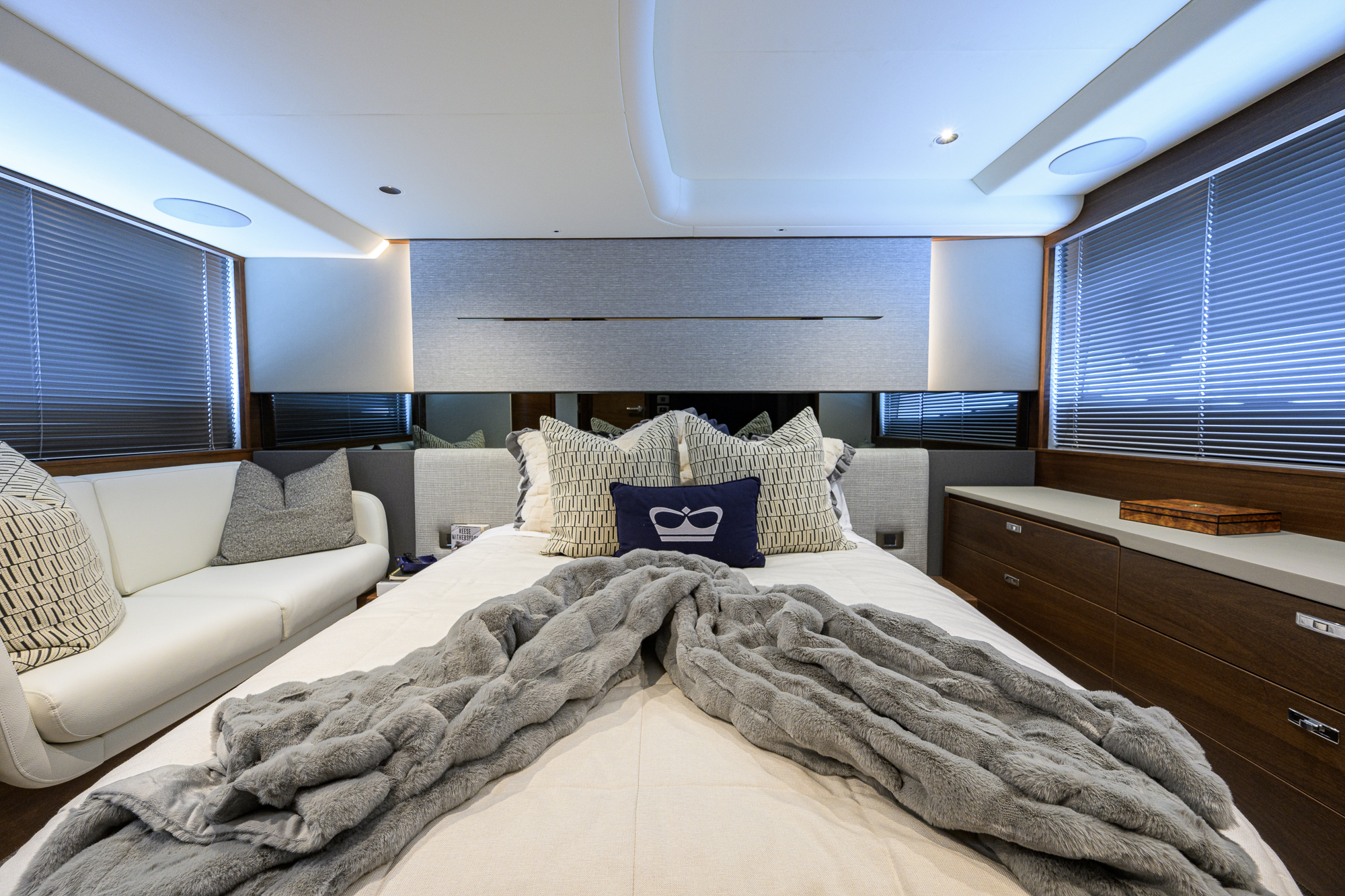 Crown yacht photo 120