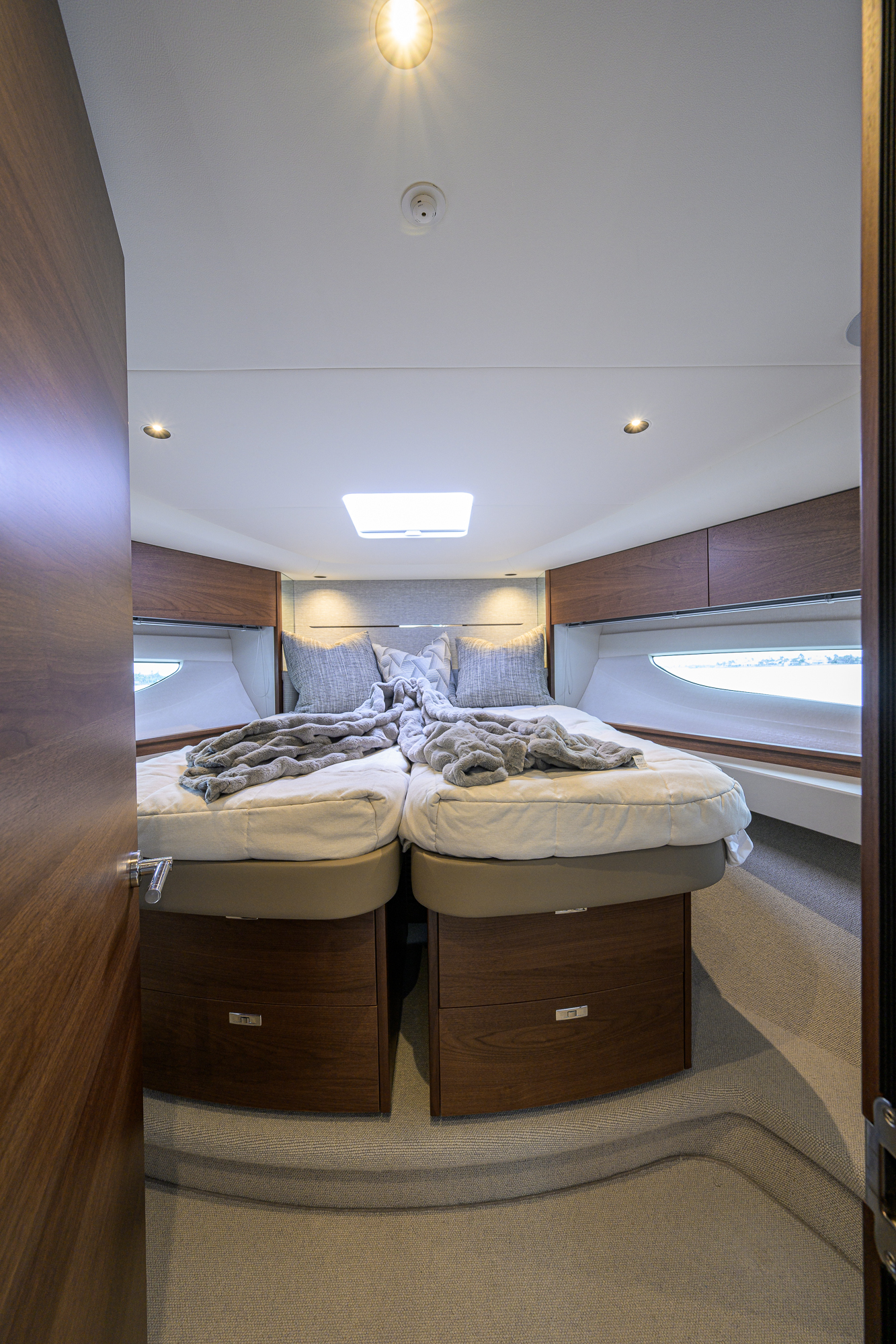 Crown yacht photo 104