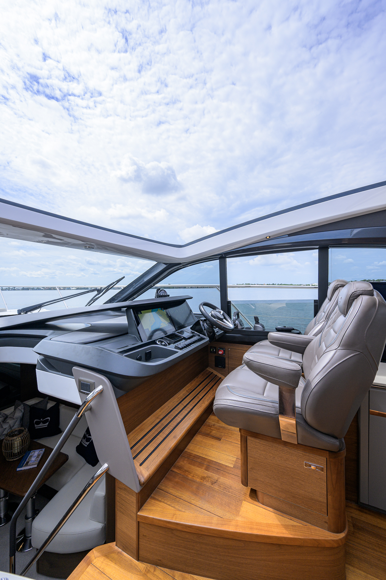 Crown yacht photo 102