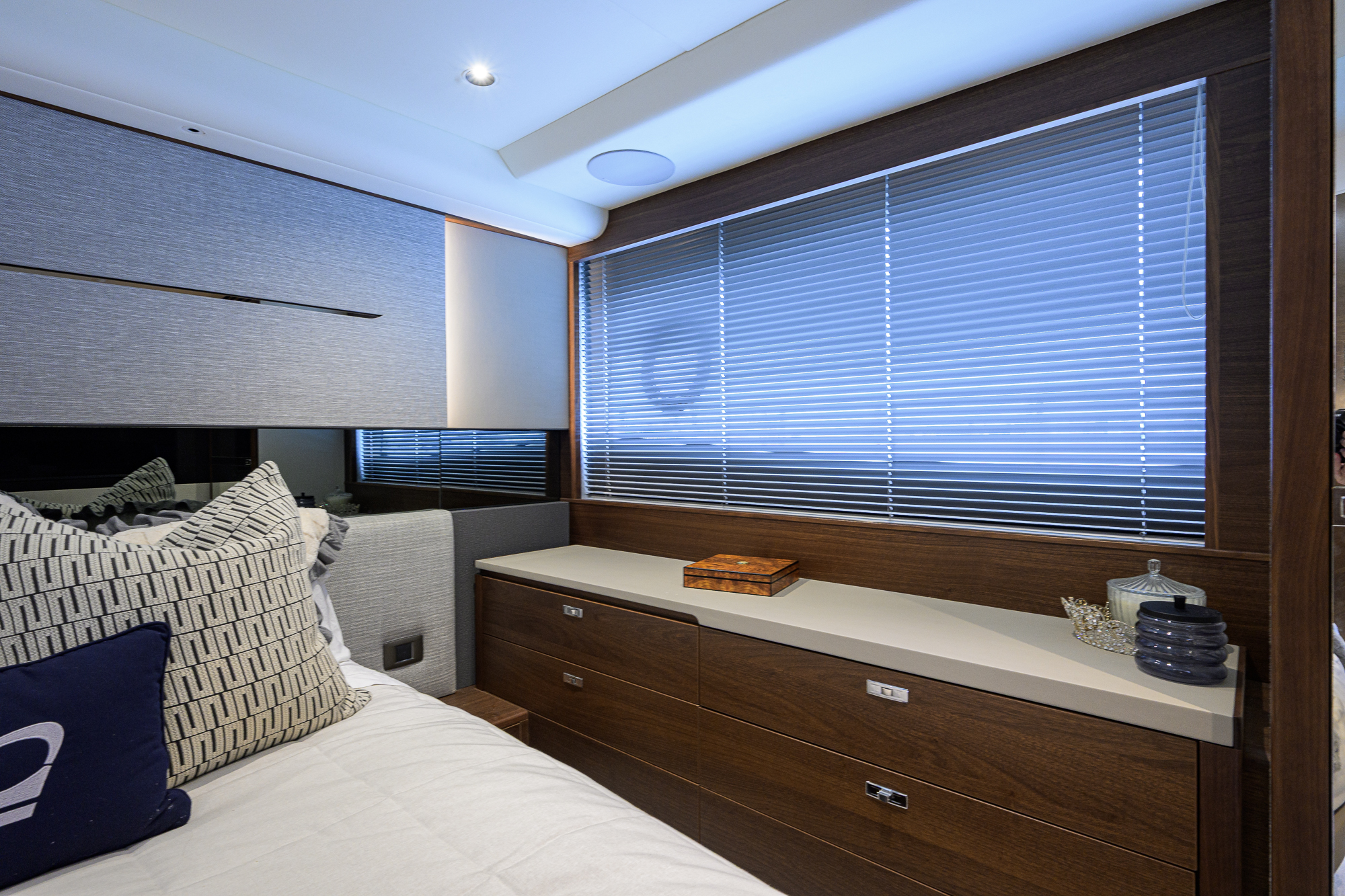 Crown yacht photo 124