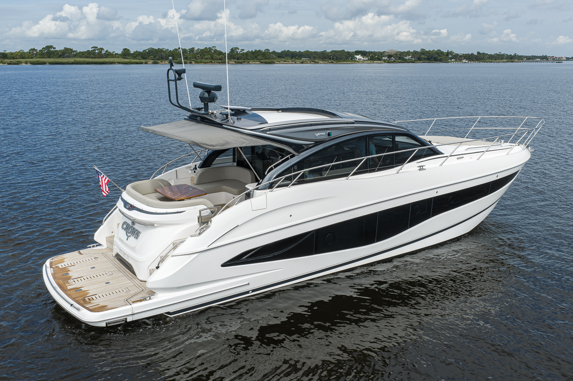 Crown yacht photo 24