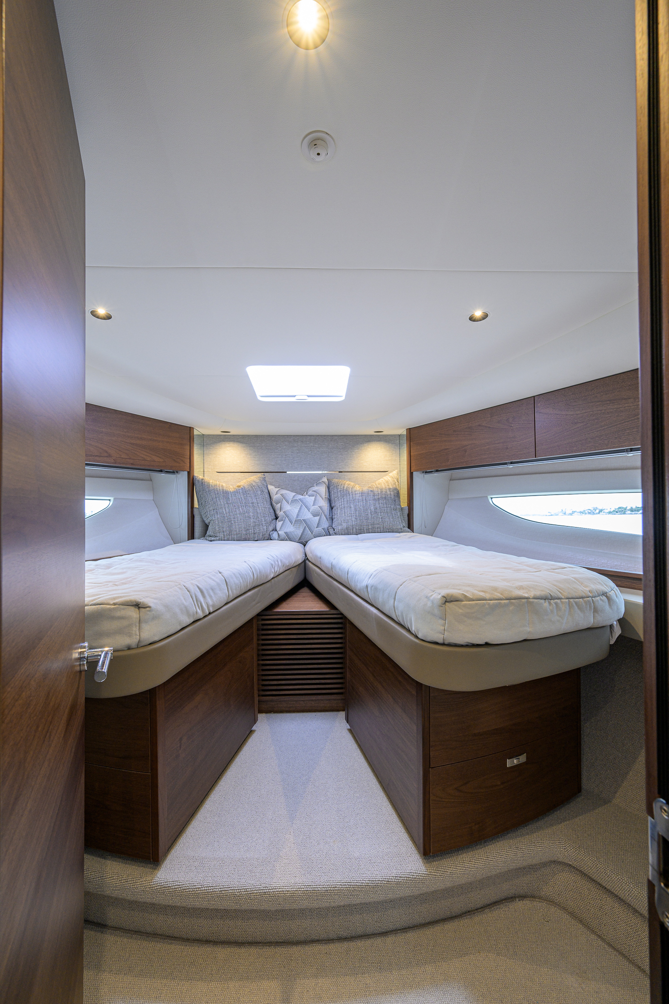 Crown yacht photo 109