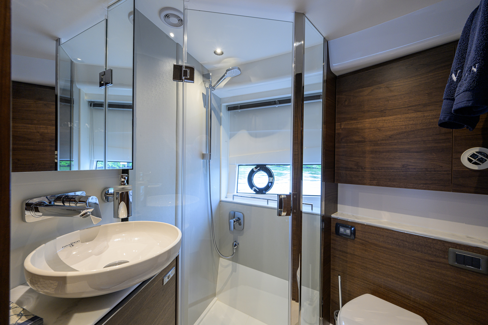 Crown yacht photo 117