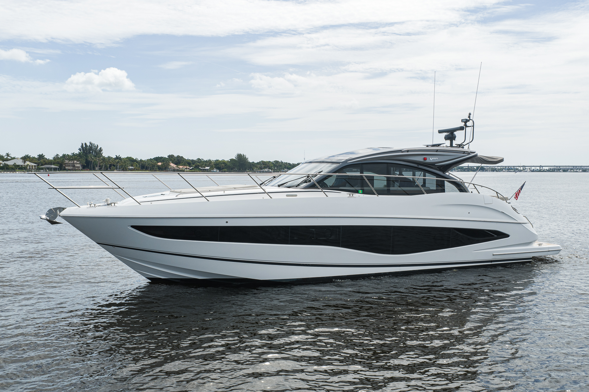 Crown yacht photo 7