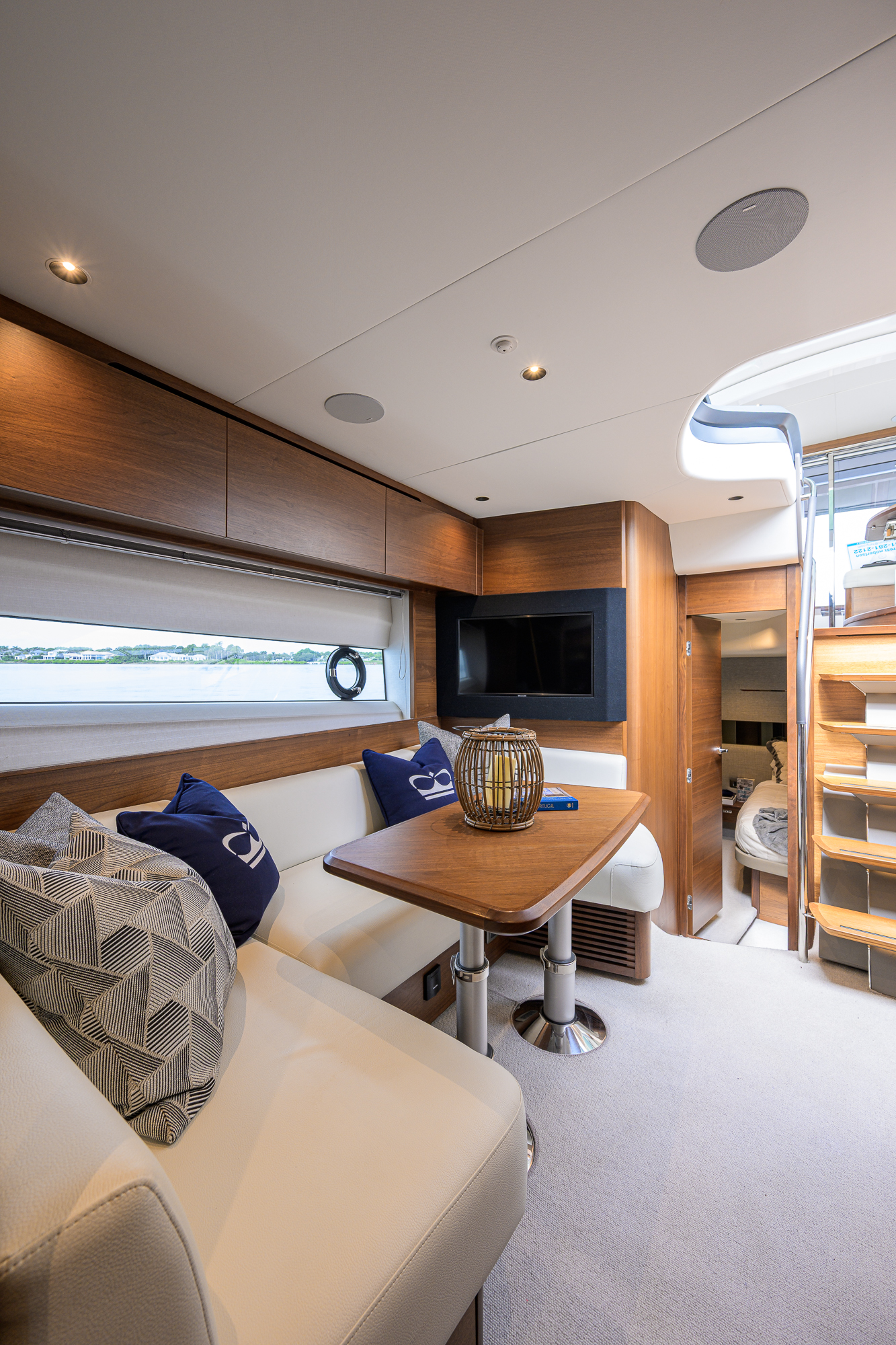 Crown yacht photo 75