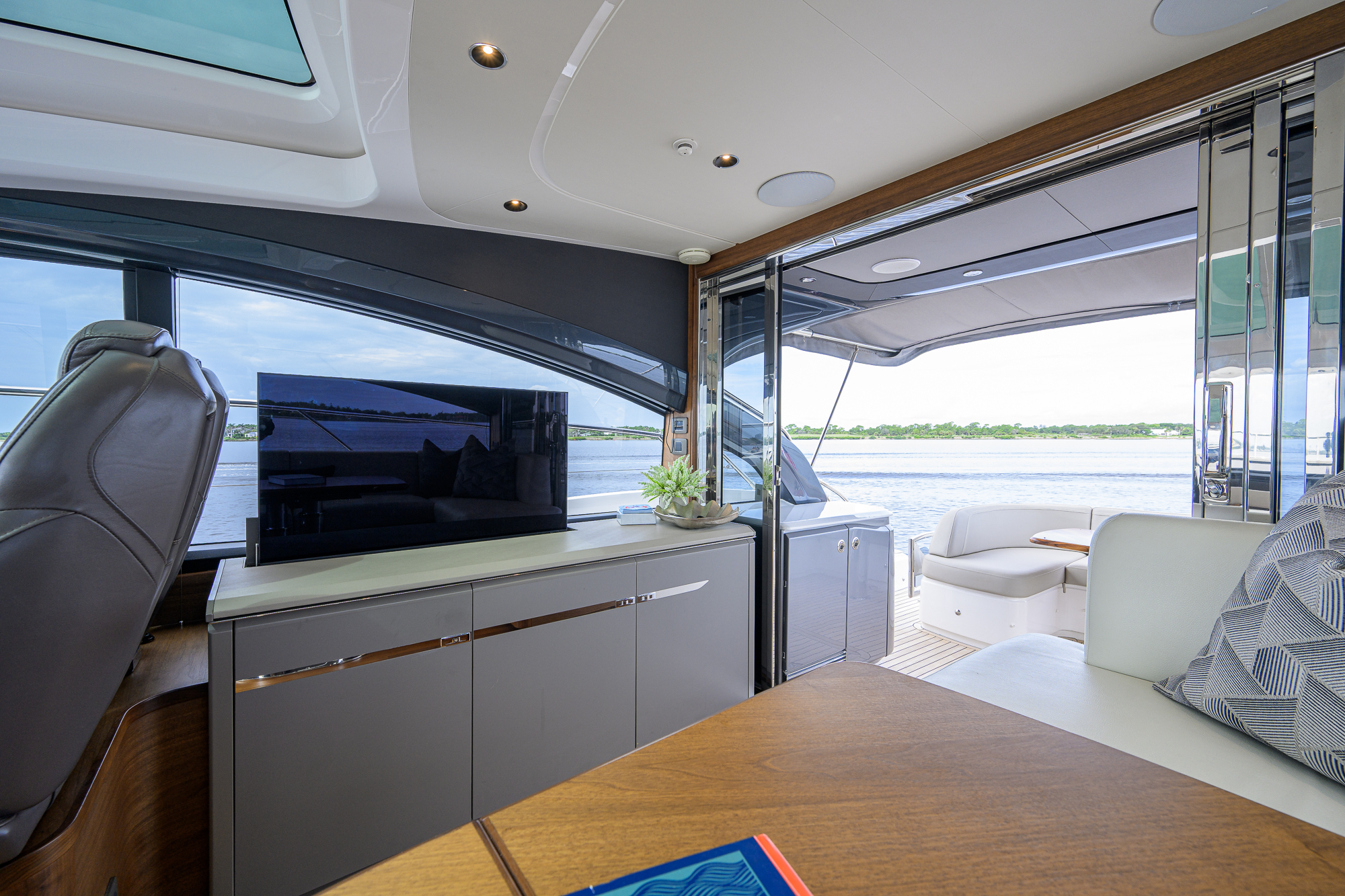 Crown yacht photo 86