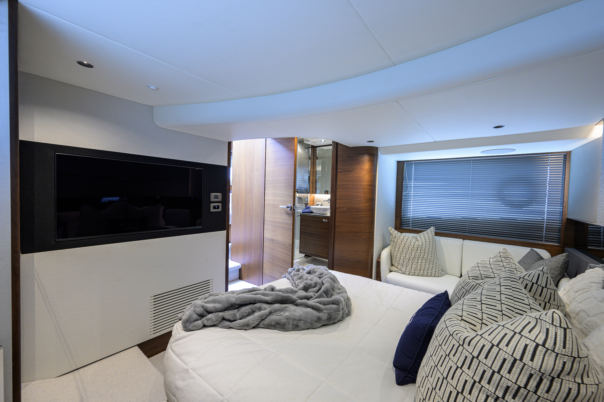 Crown yacht photo 122