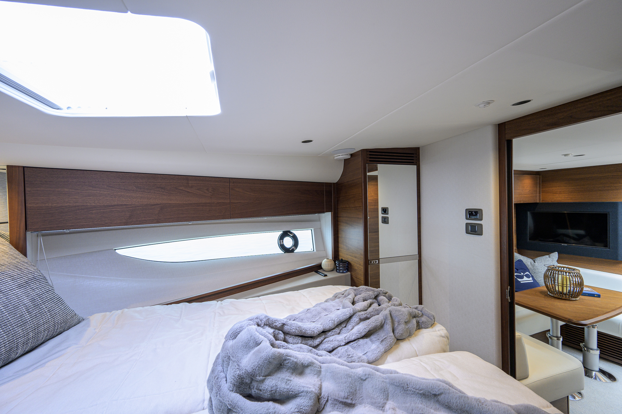 Crown yacht photo 107