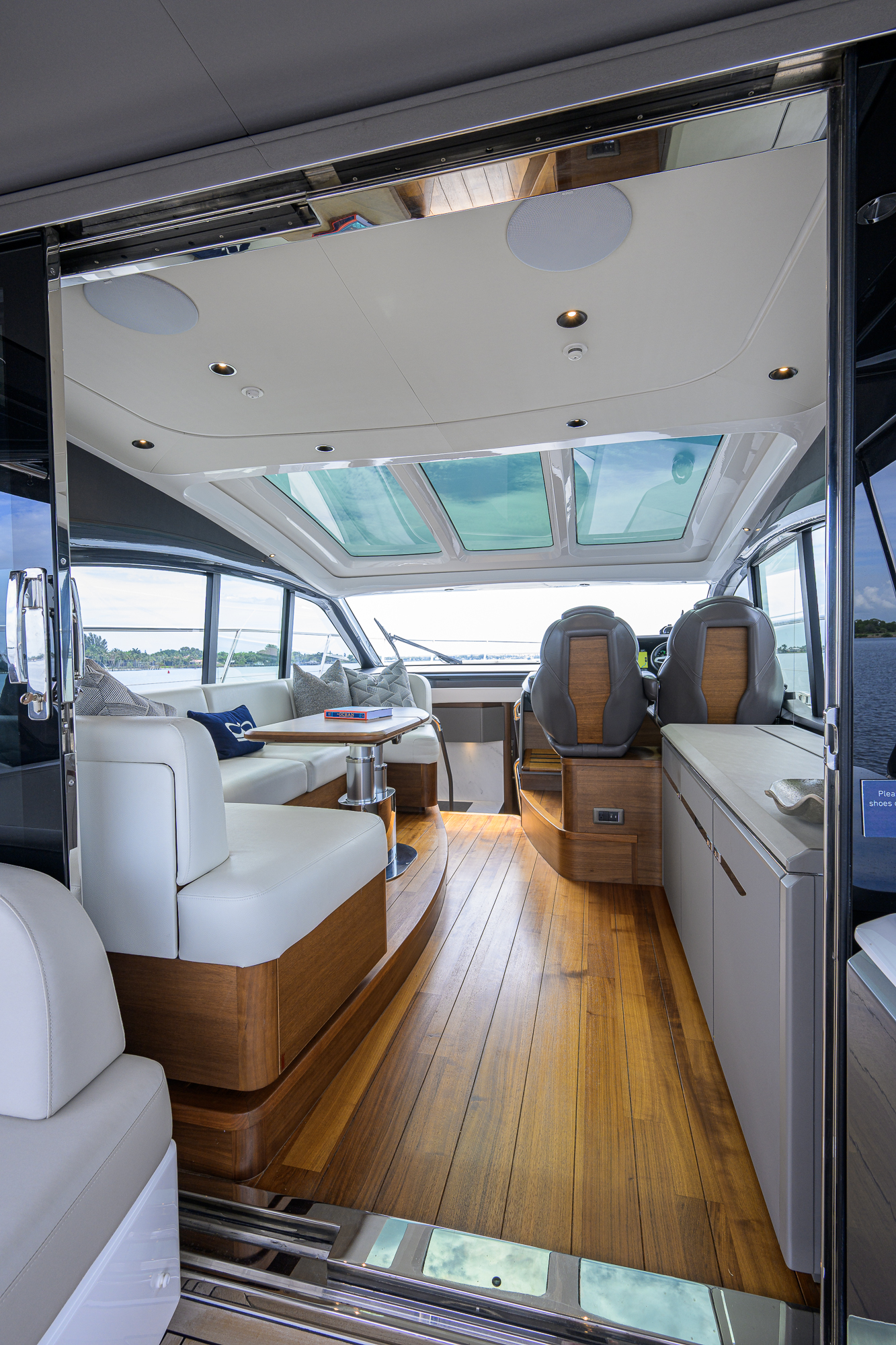 Crown yacht photo 78