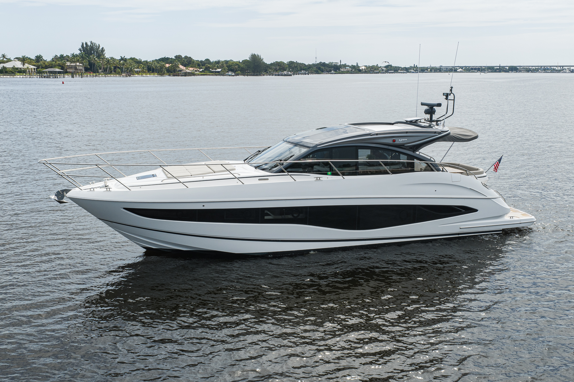 Crown yacht photo 18