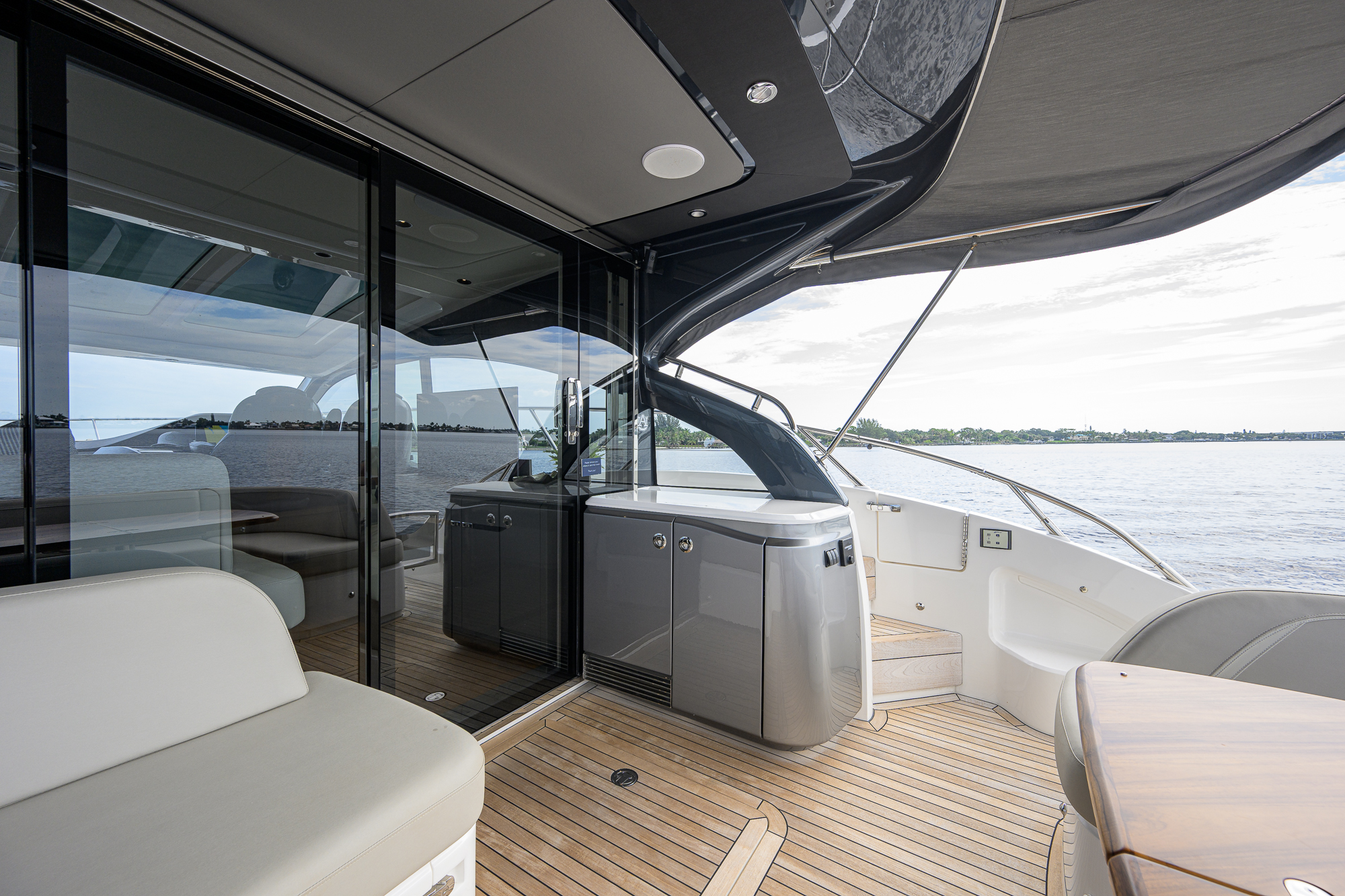 Crown yacht photo 52