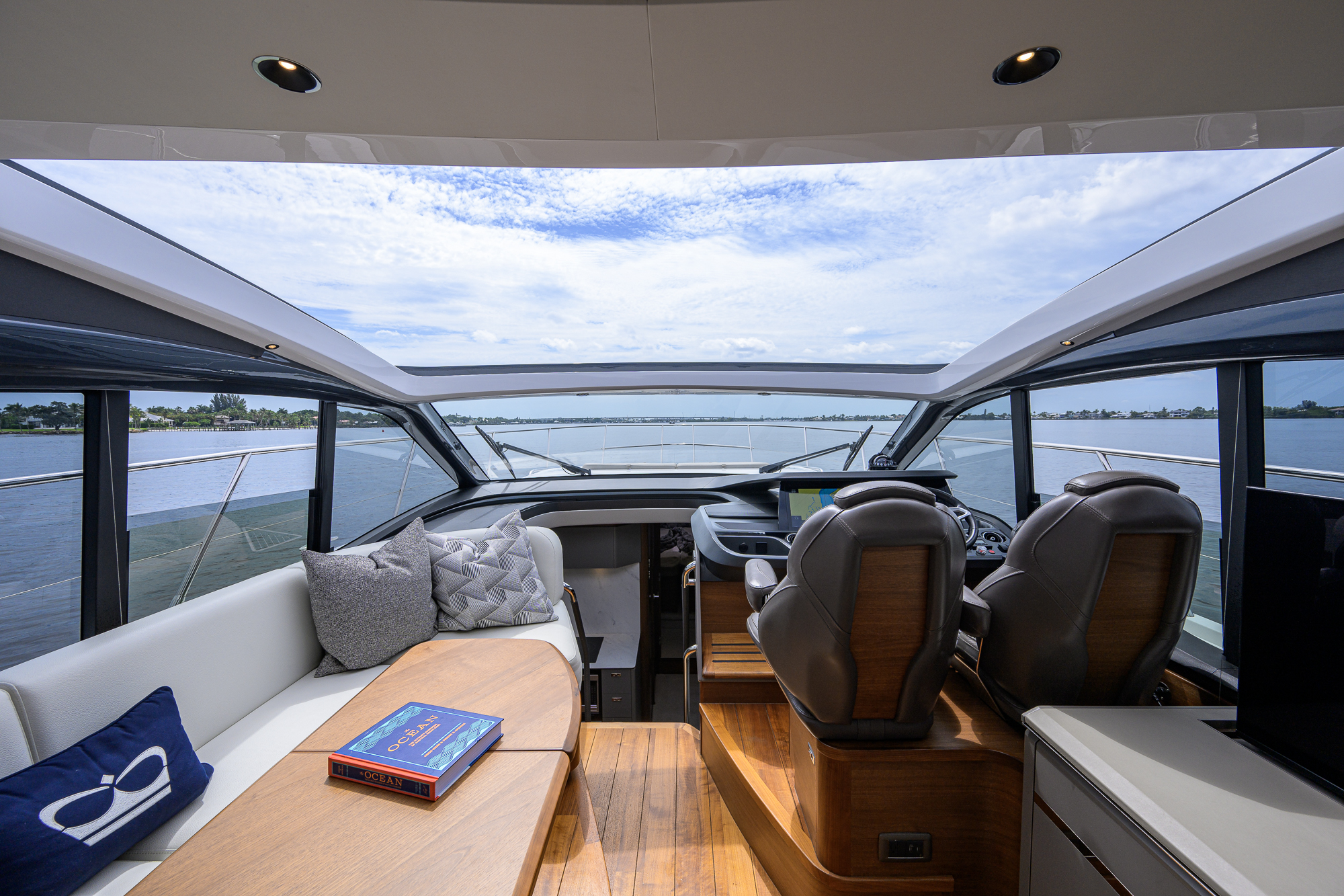 Crown yacht photo 99