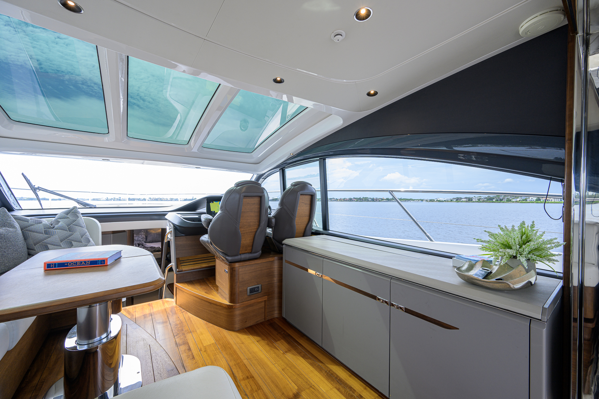 Crown yacht photo 82