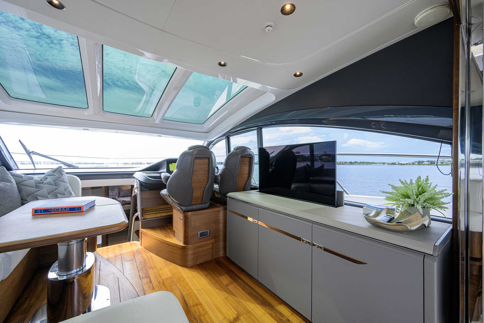 Crown yacht photo 84