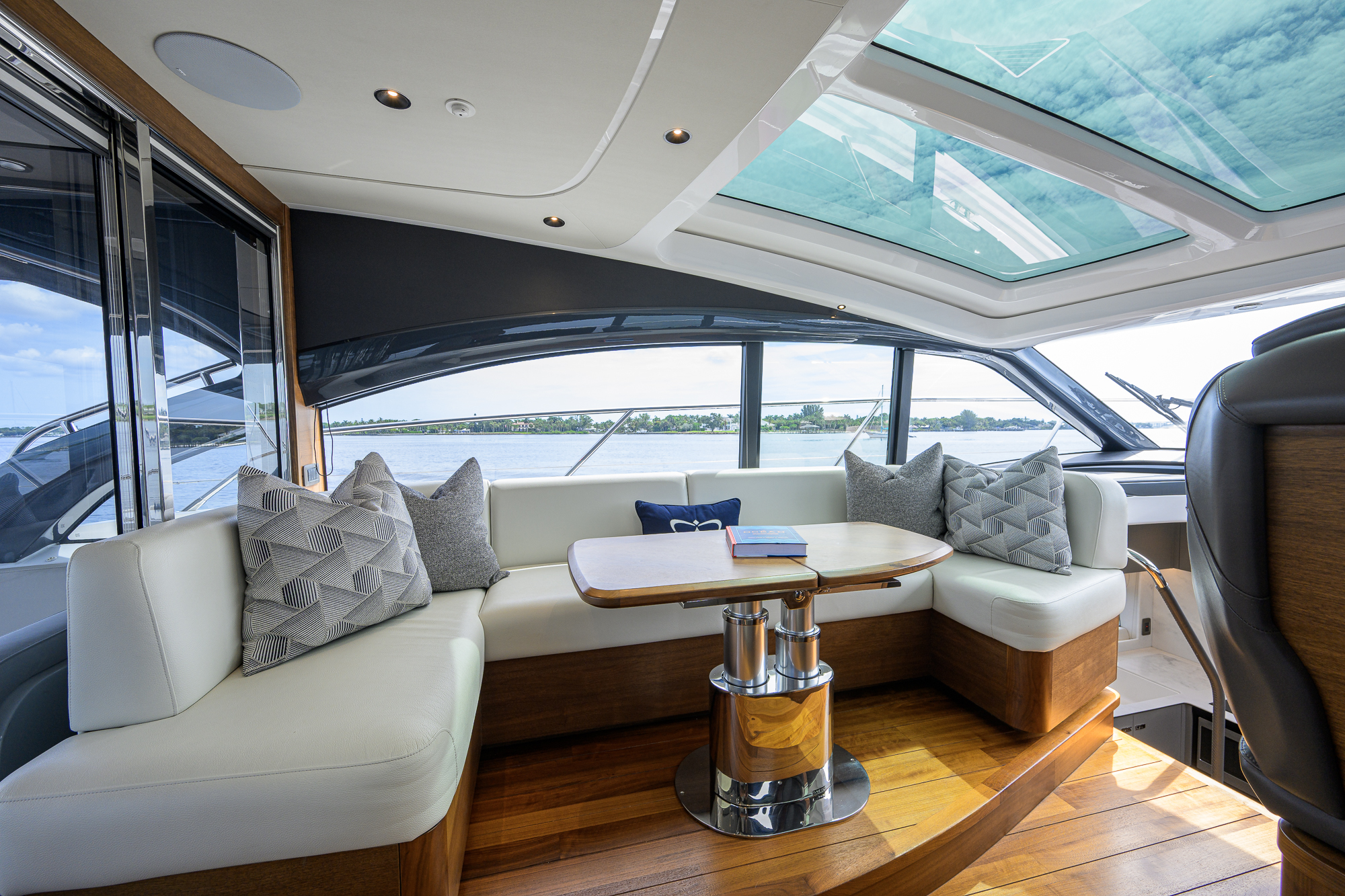 Crown yacht photo 87