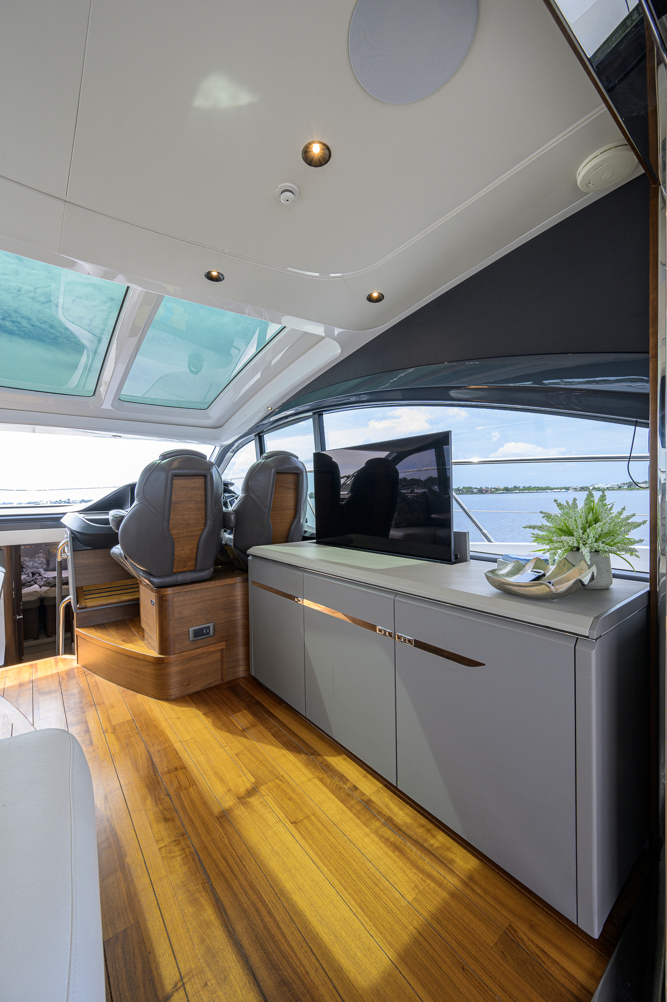 Crown yacht photo 83