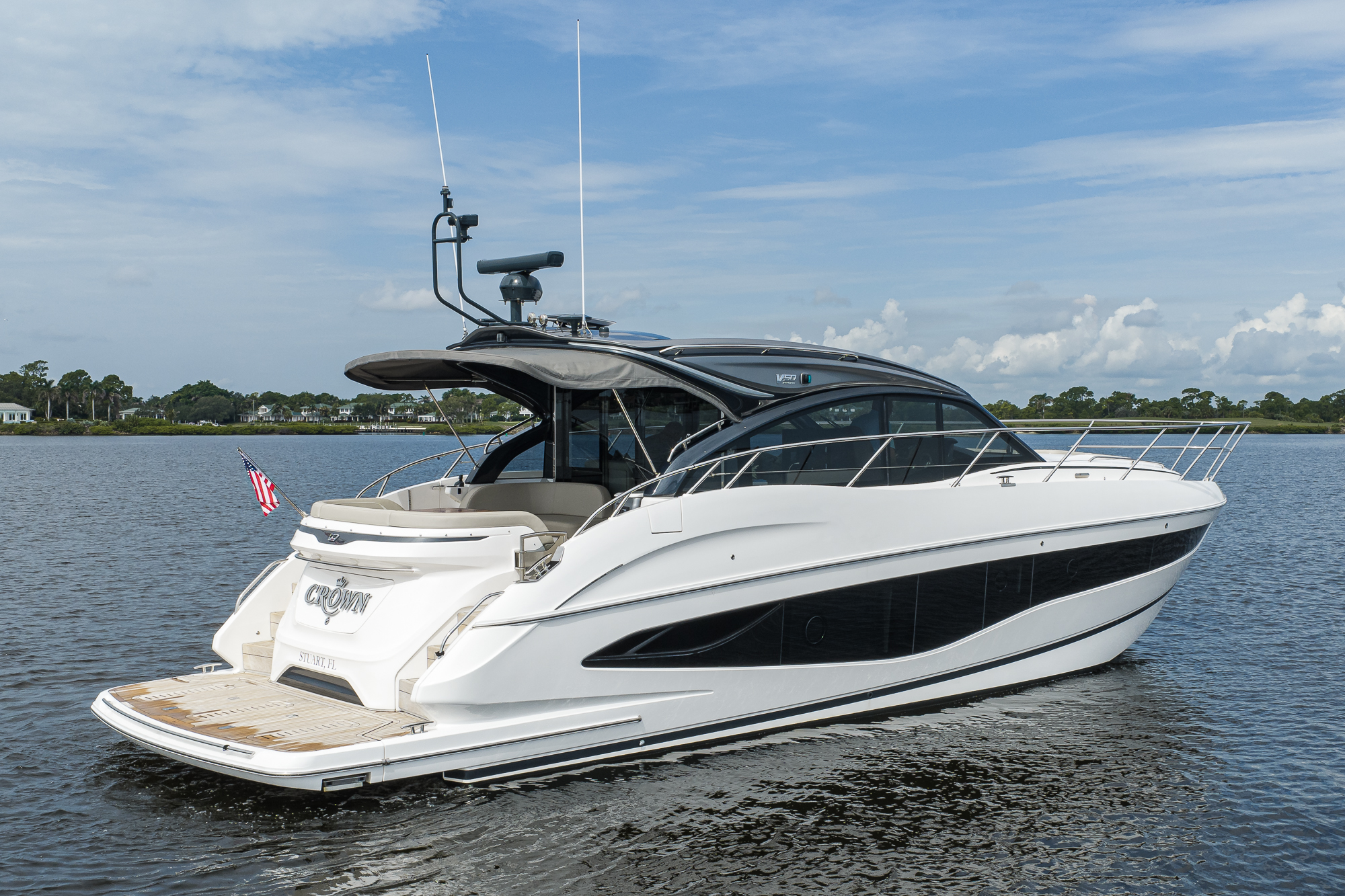 Crown yacht photo 12