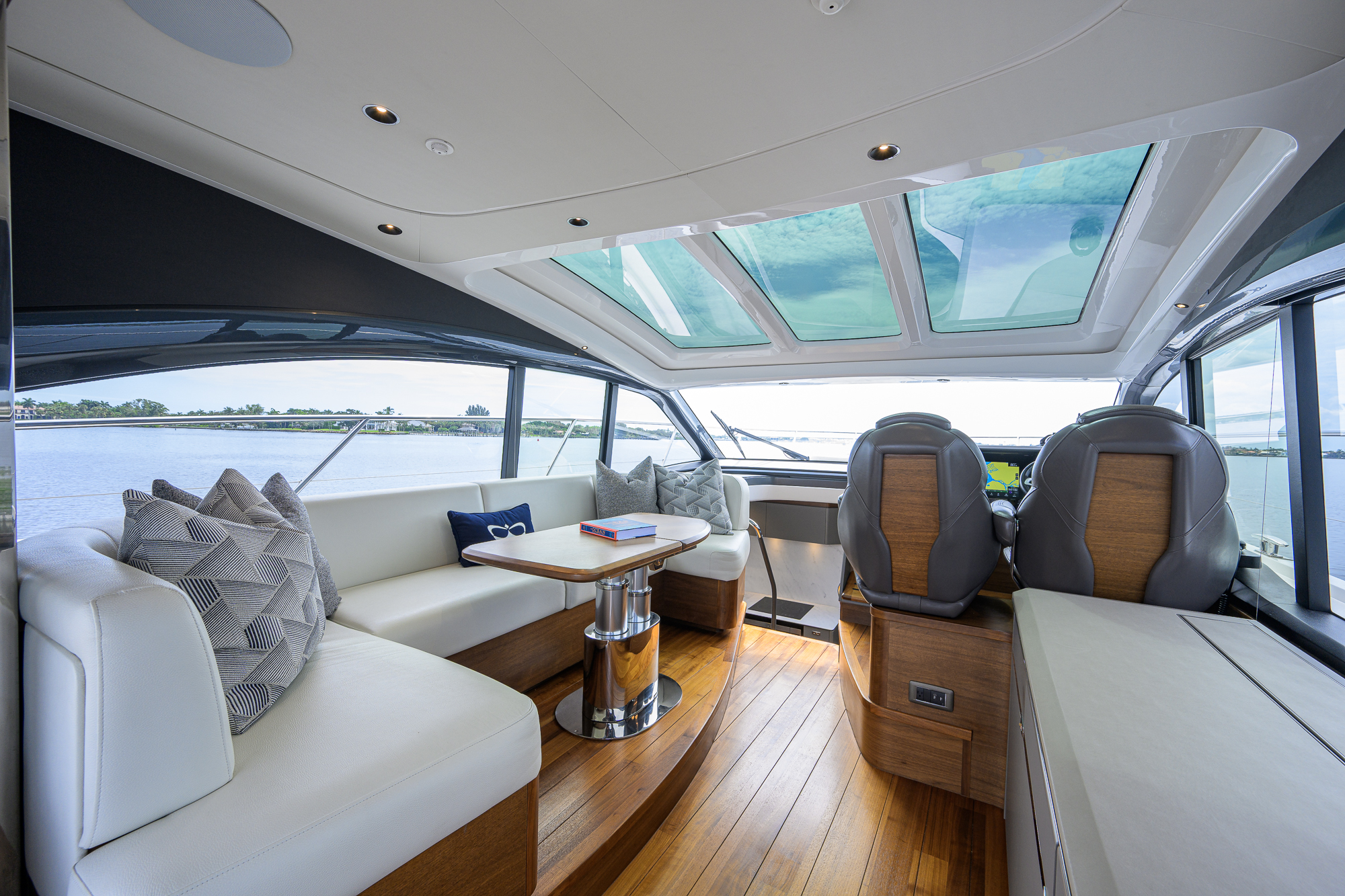 Crown yacht photo 79