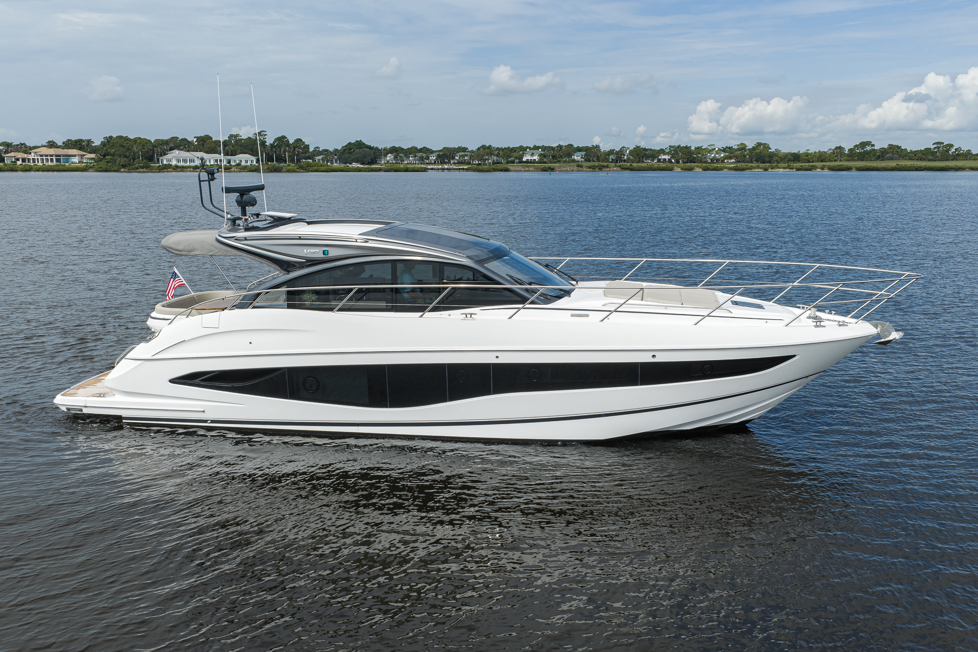 Crown yacht photo 14