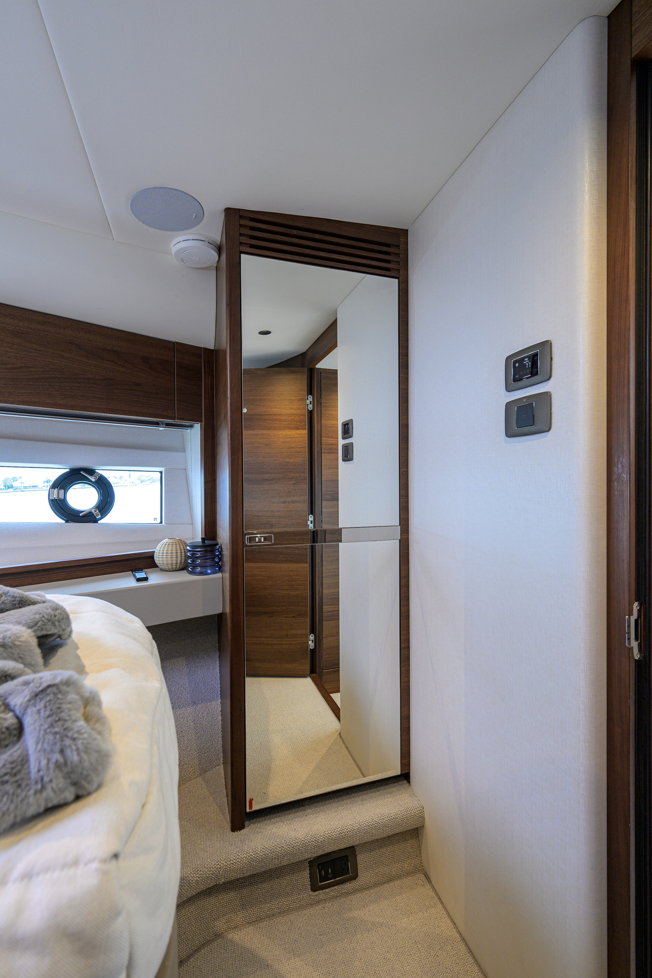 Crown yacht photo 108