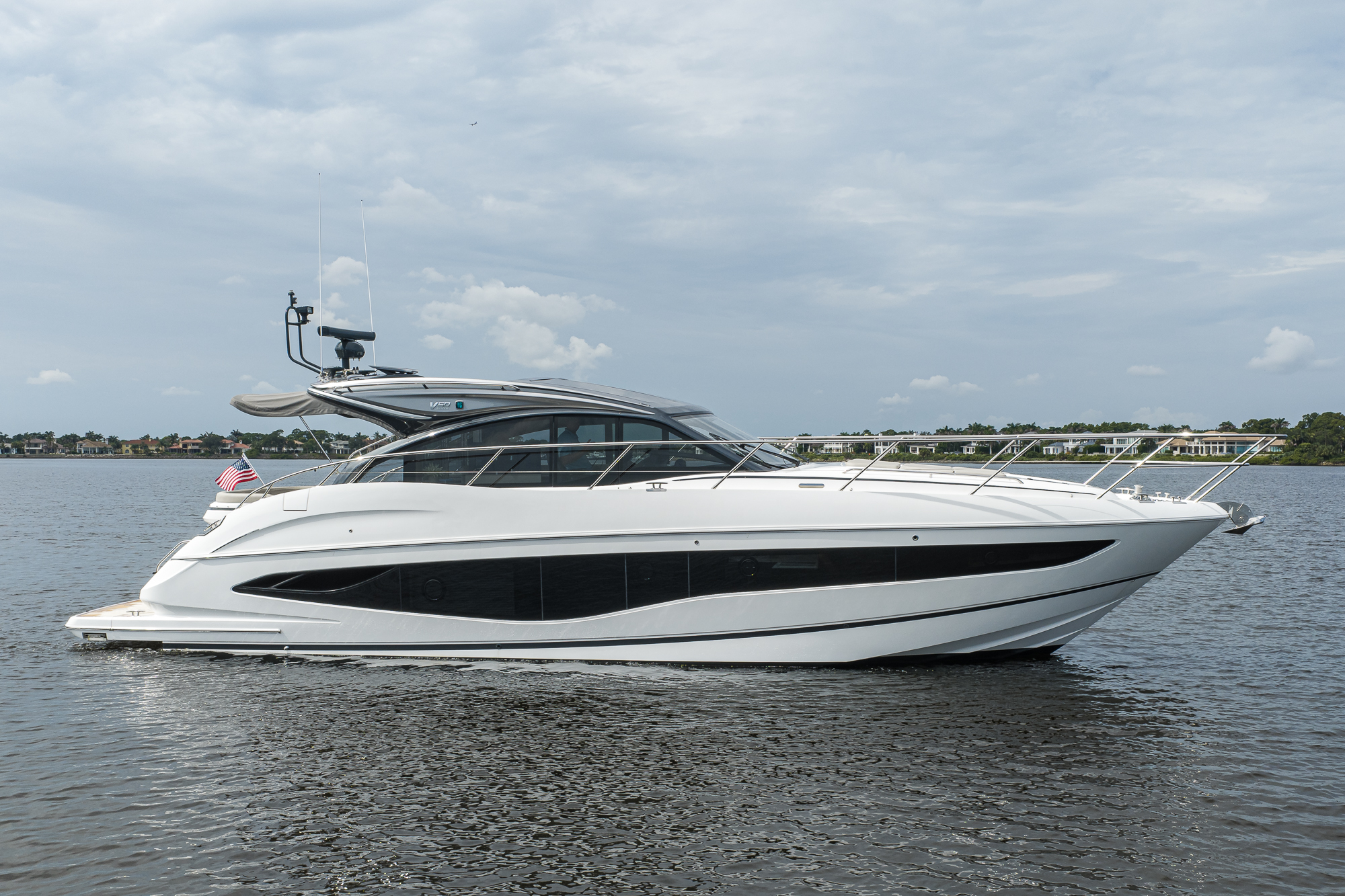 Crown yacht photo 2