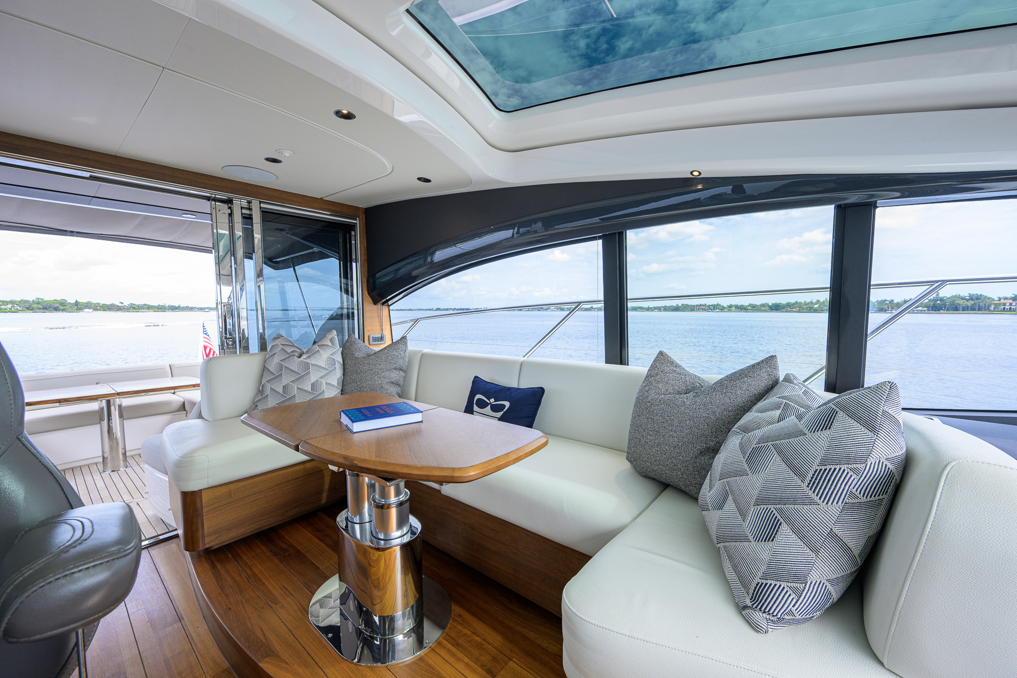 Crown yacht photo 85