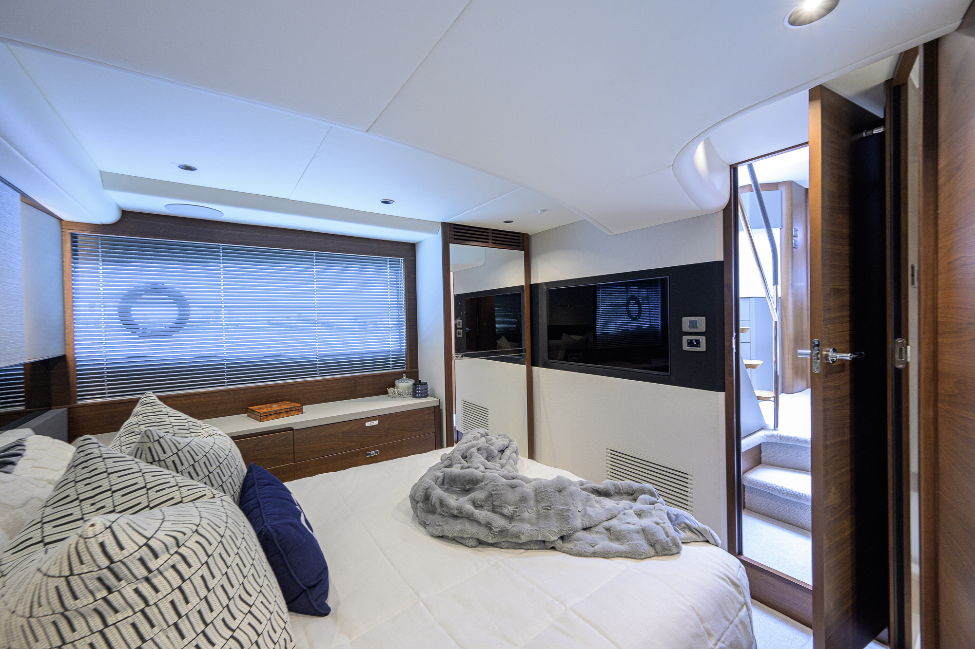 Crown yacht photo 123