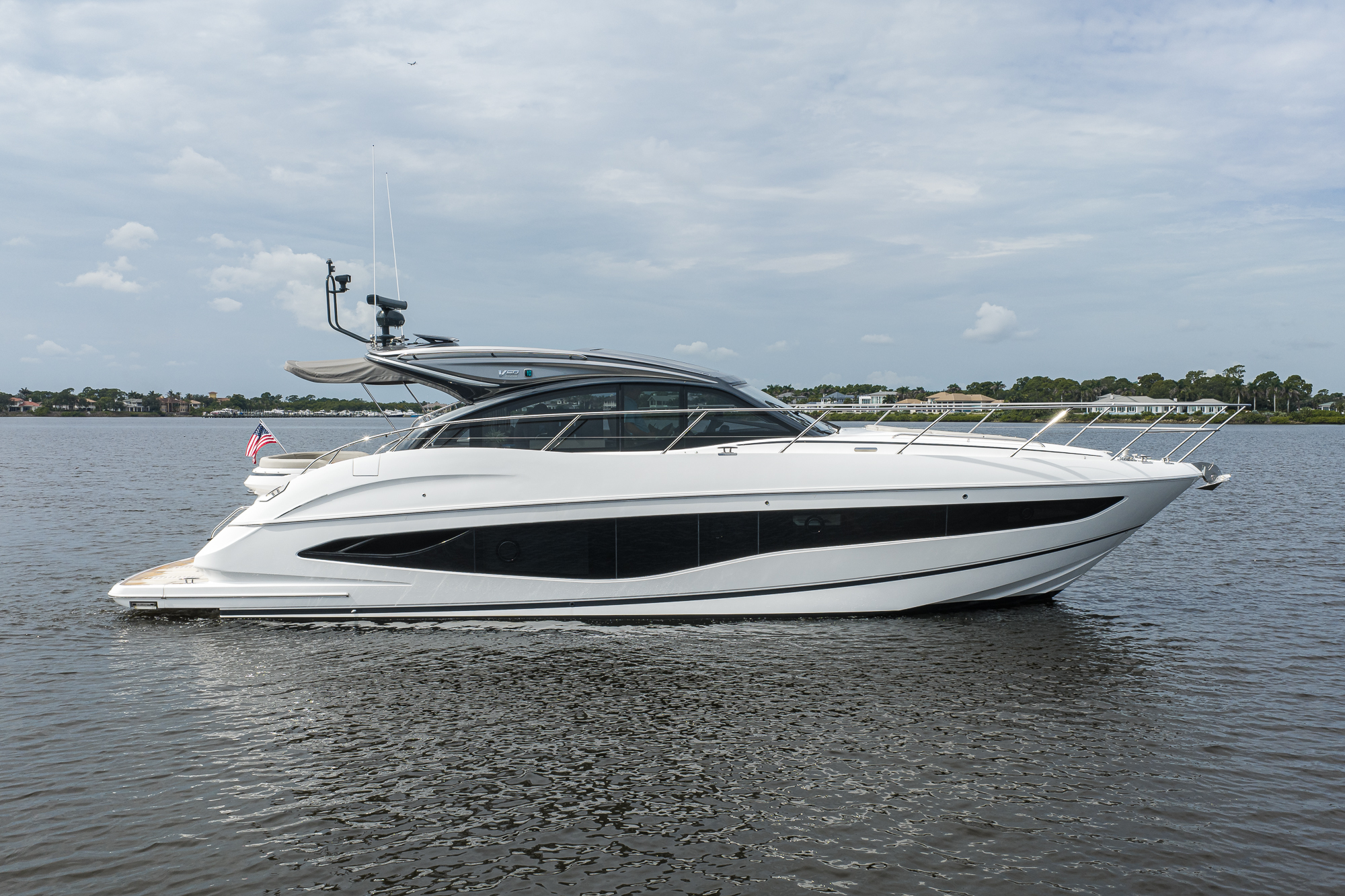 Crown yacht photo 1