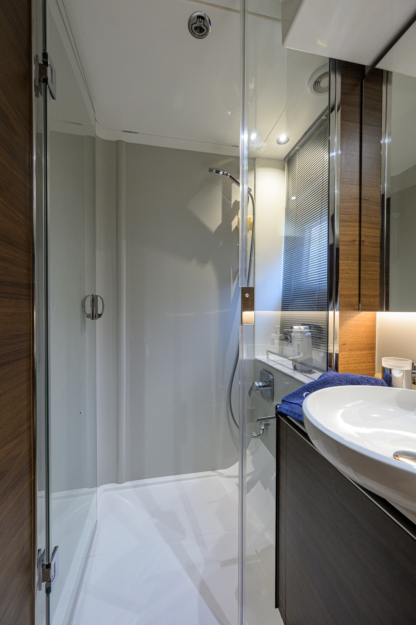 Crown yacht photo 129