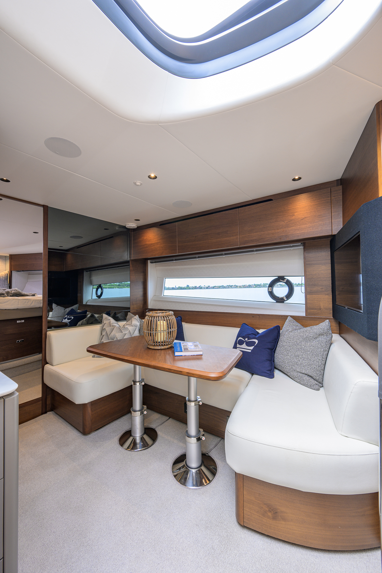 Crown yacht photo 74