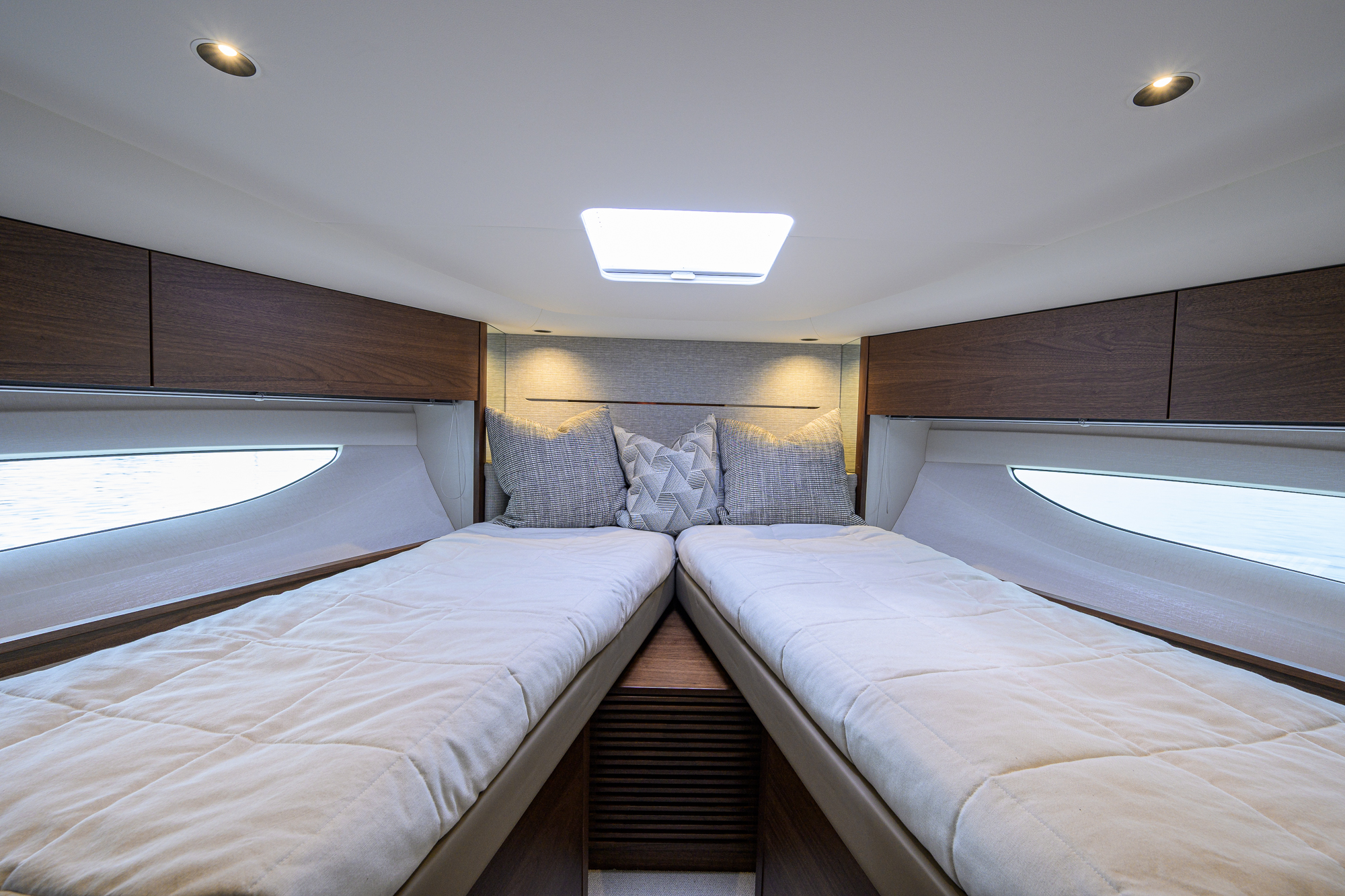 Crown yacht photo 110